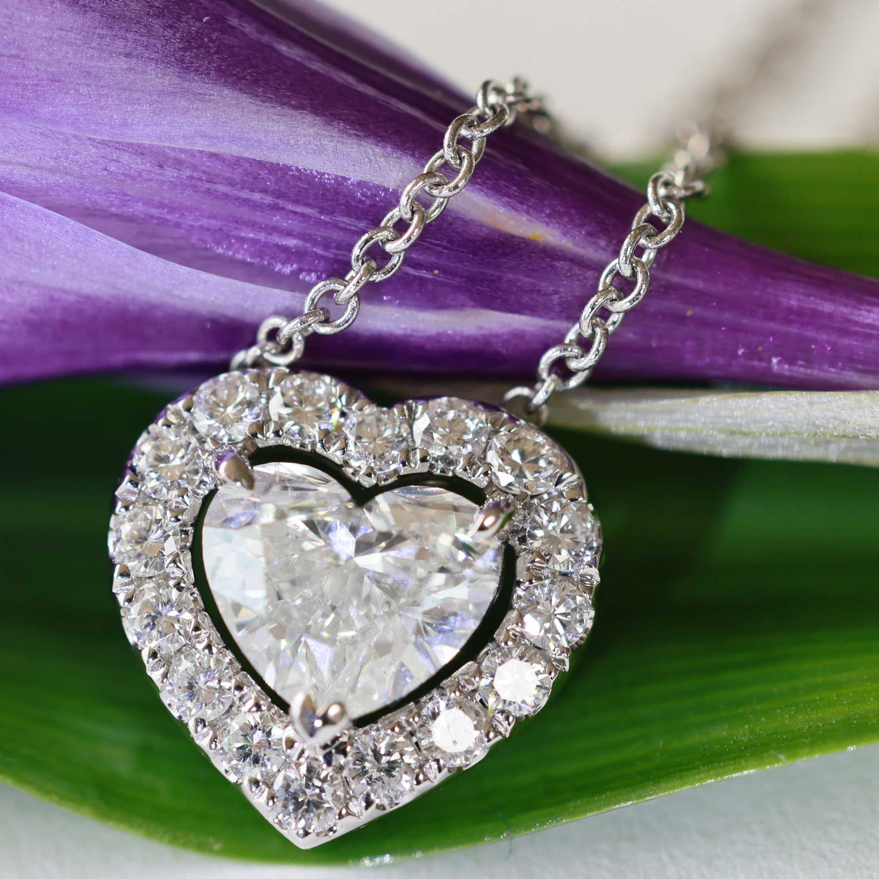 Necklace with Heart full cut brilliant approx. 0.90 ct, H (white) / SI2  GIA report 18 kt White Gold
