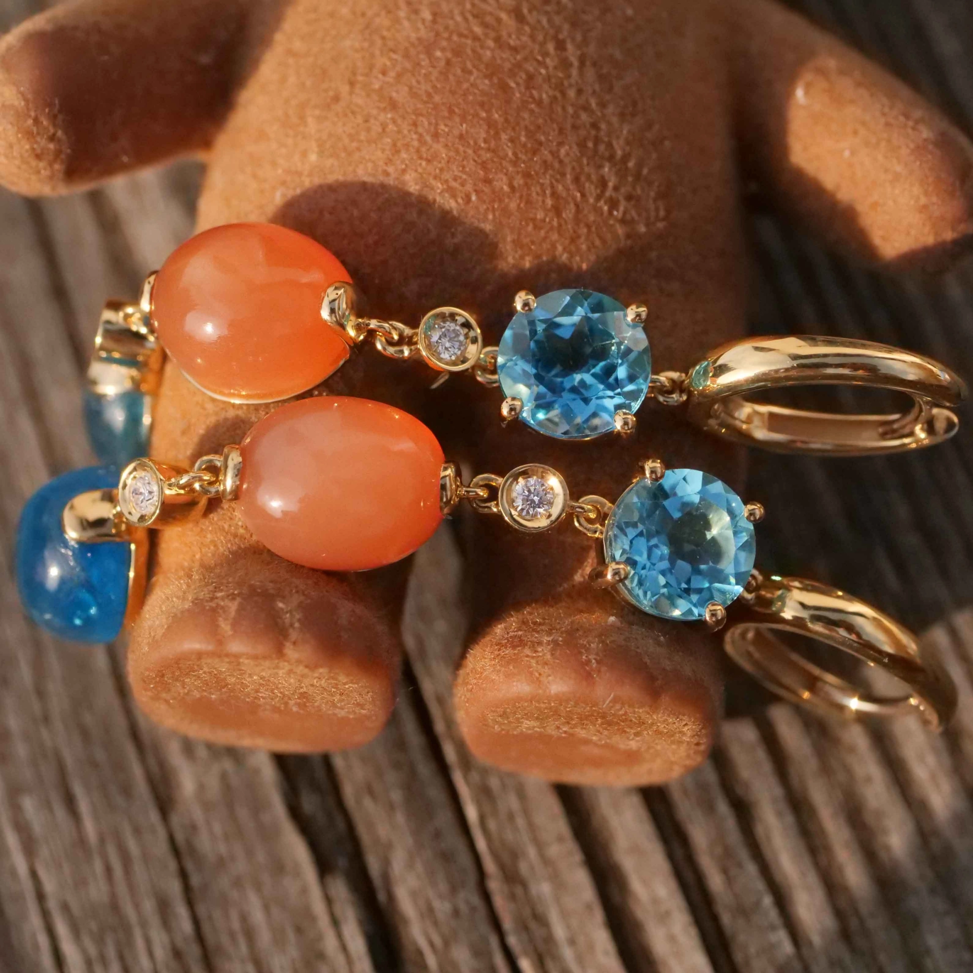 Neon blue paraibacolored Apatite Topaz and Moonstone Earrings 18 kt Jewellery 