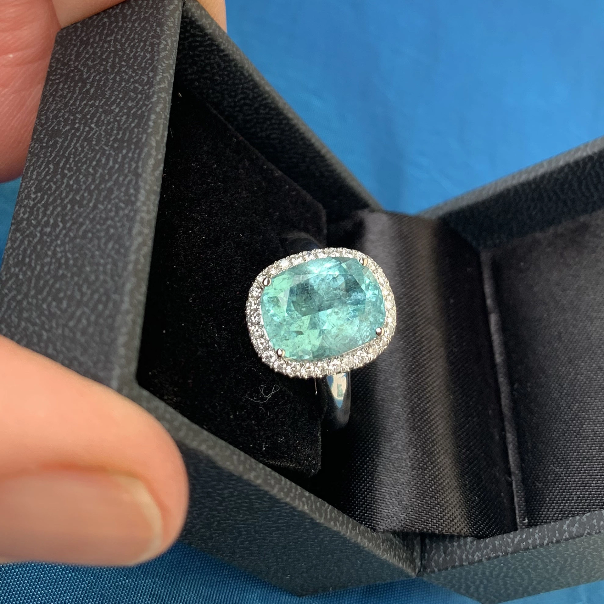 Paraiba Tourmaline Ring 5.05 ct AAA 18 kt Gold Brilliants