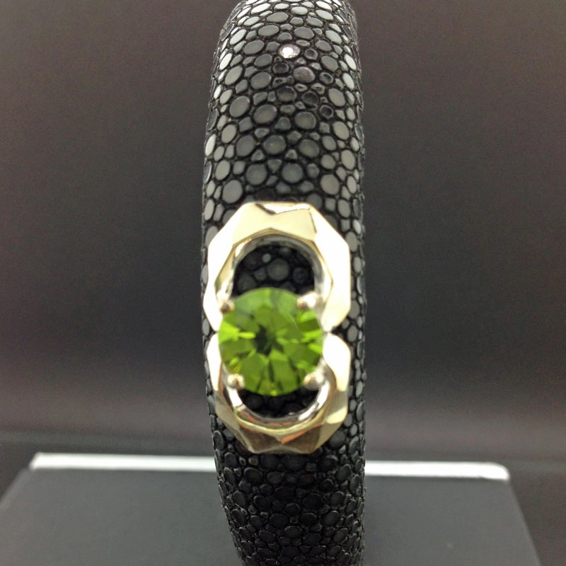 Peridot-Rochenleder-Armreif, 925/-Silber