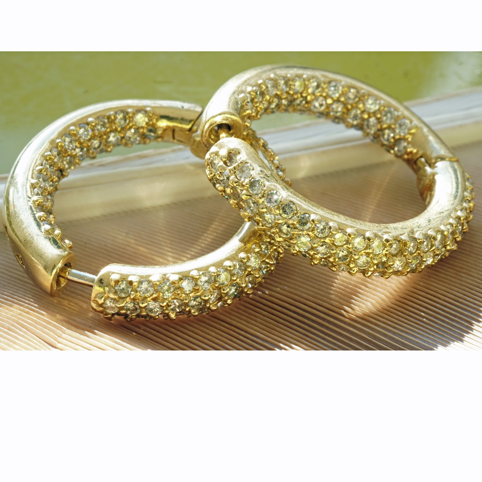 XXL Creoles with 190 Fullcut diamonds 3.80 ct..high, higher, highest