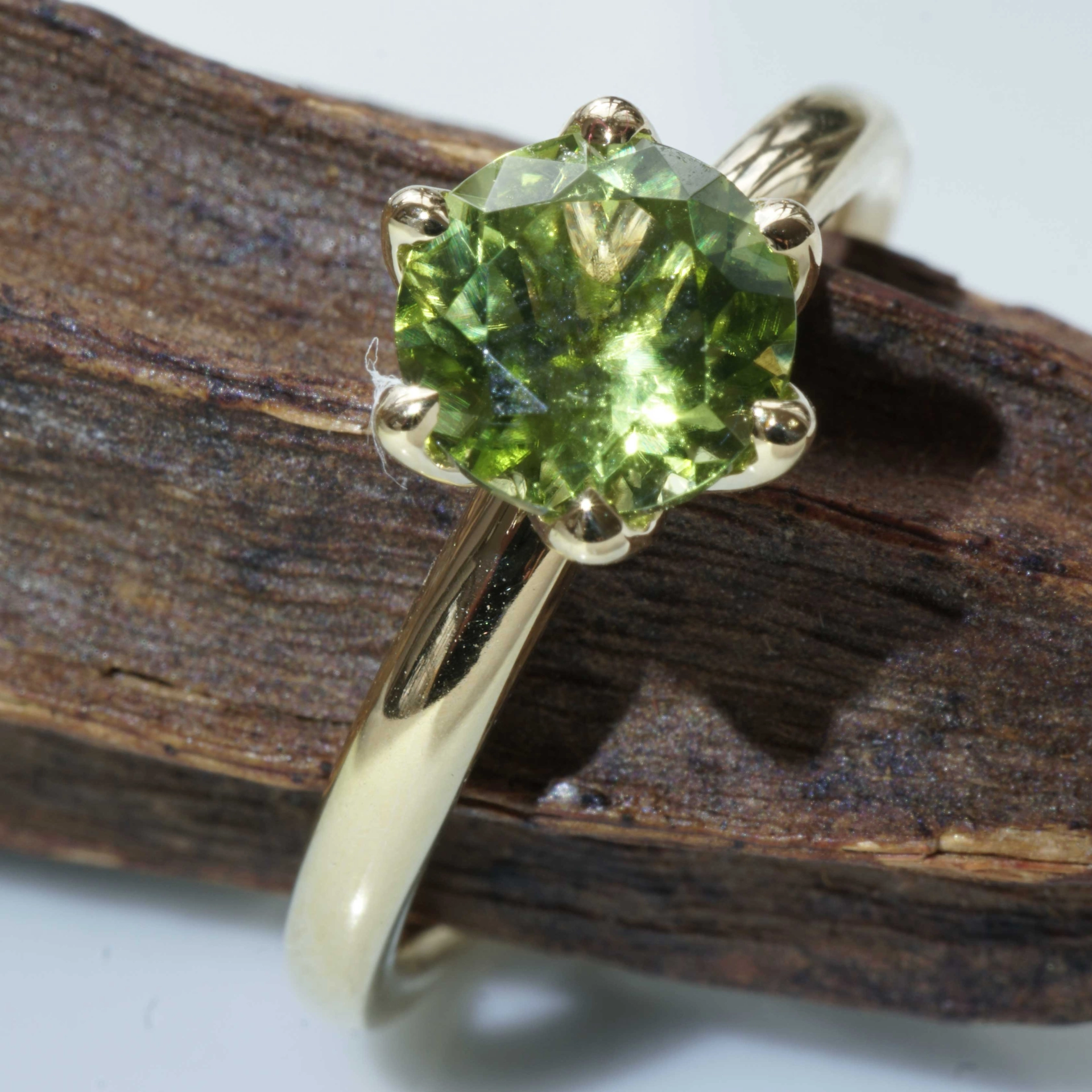 Bestseller Combination Ring made in Valenza...18 kt Yellow Gold with Peridot