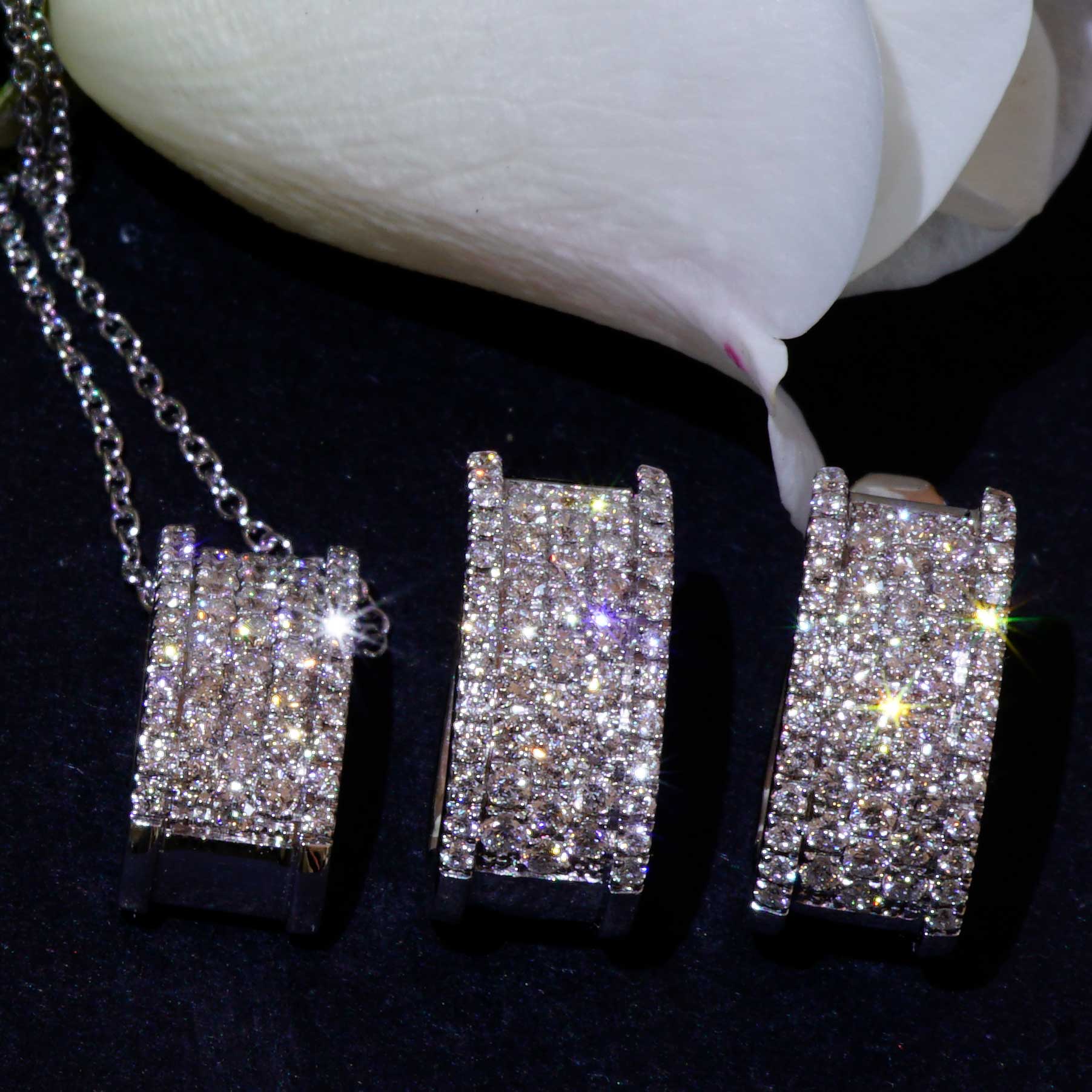 Brilliant Necklace 0.35 ct TW VS White Gold 750 Modern Design.... Carrying is fun !!