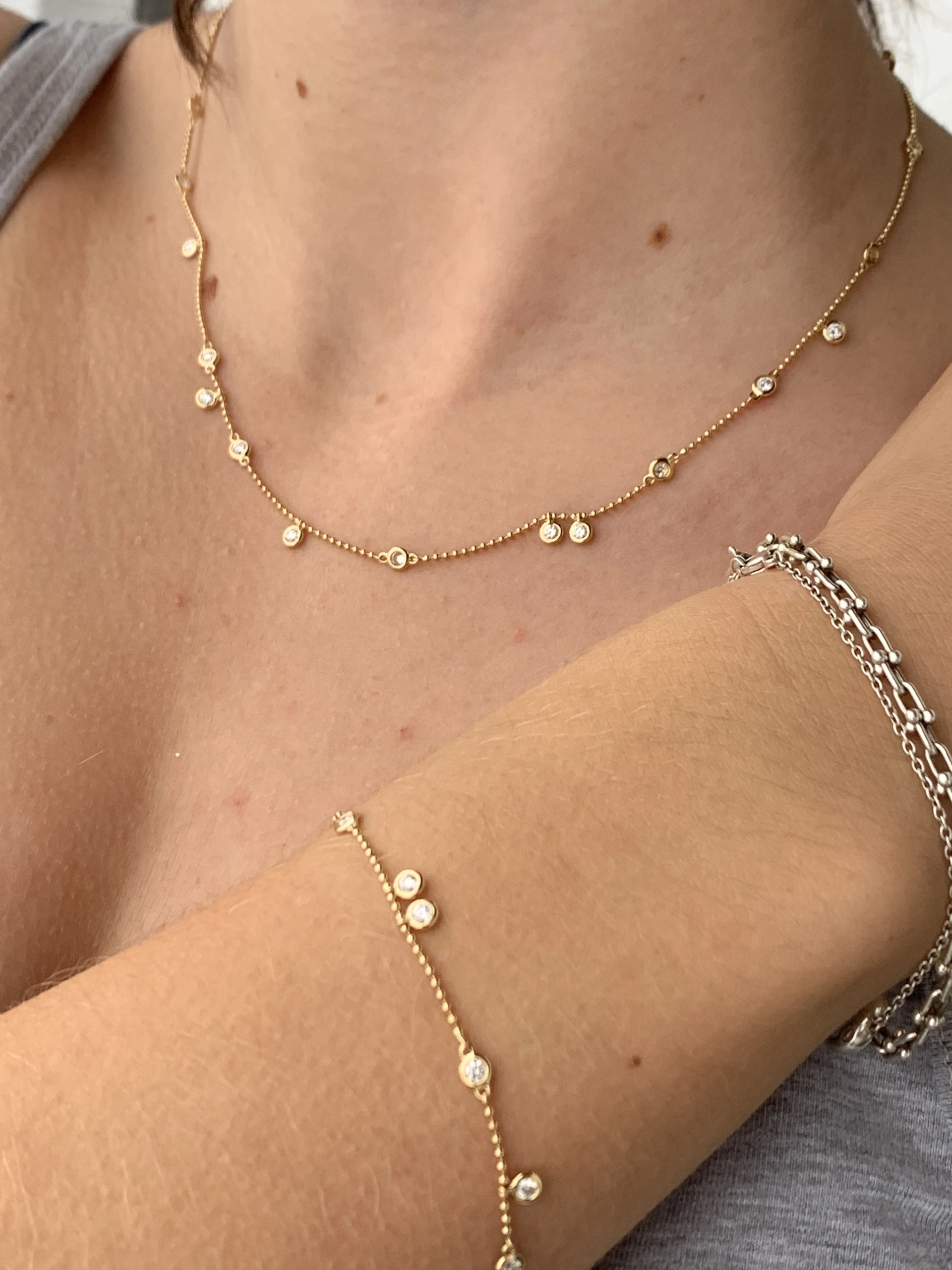 A modern collier....20 diamonds in chaton setting, nice necklace composed of small bullets
