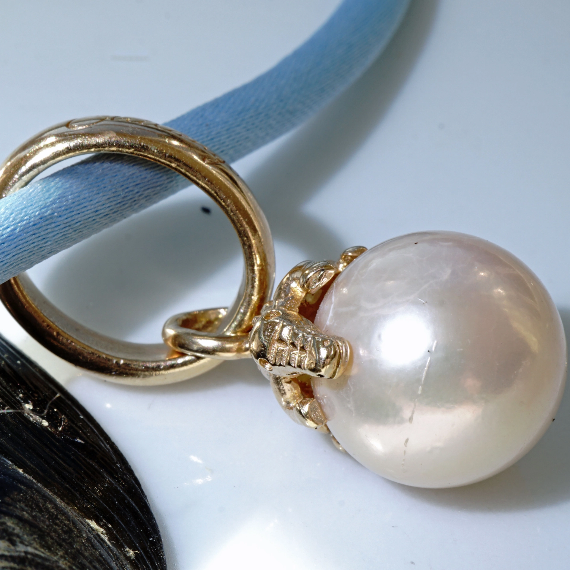 The best Silver Jewelery forever....Pendant Crocs Pearl