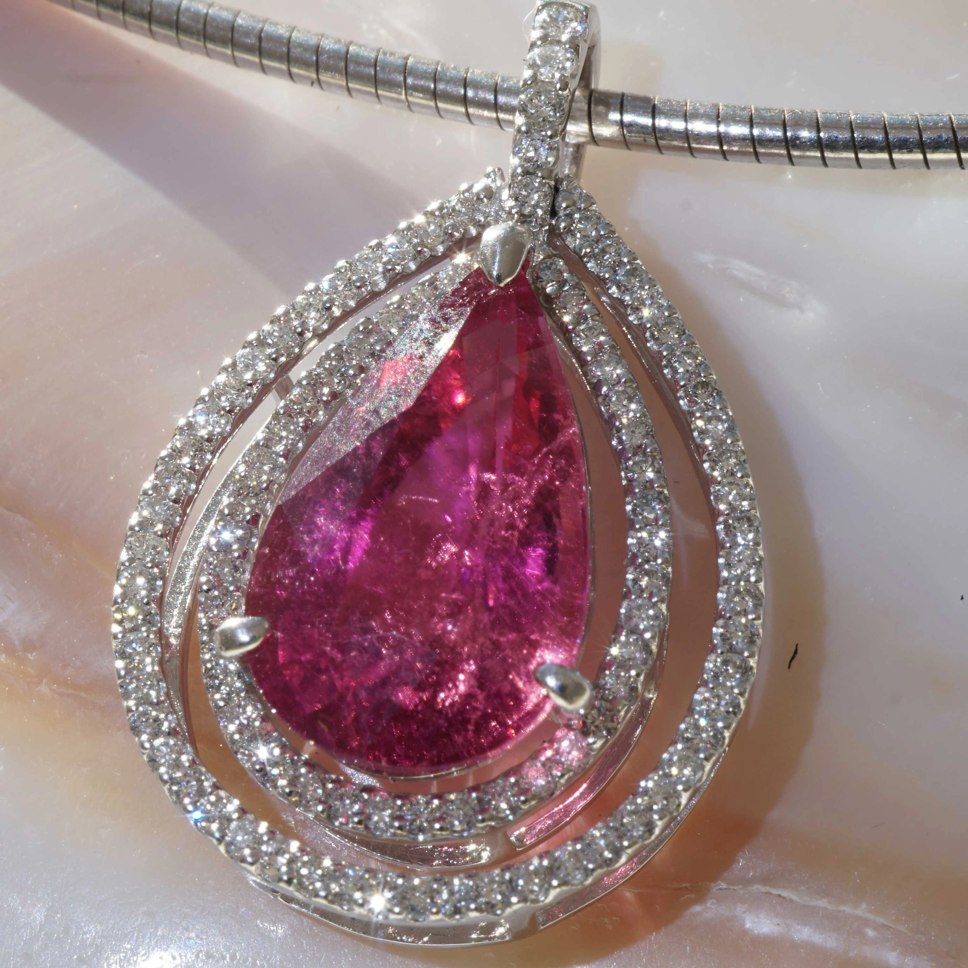 Rubellite Brilliant Pendant 7.58 ct hot pink 18kt White Gold...great Color