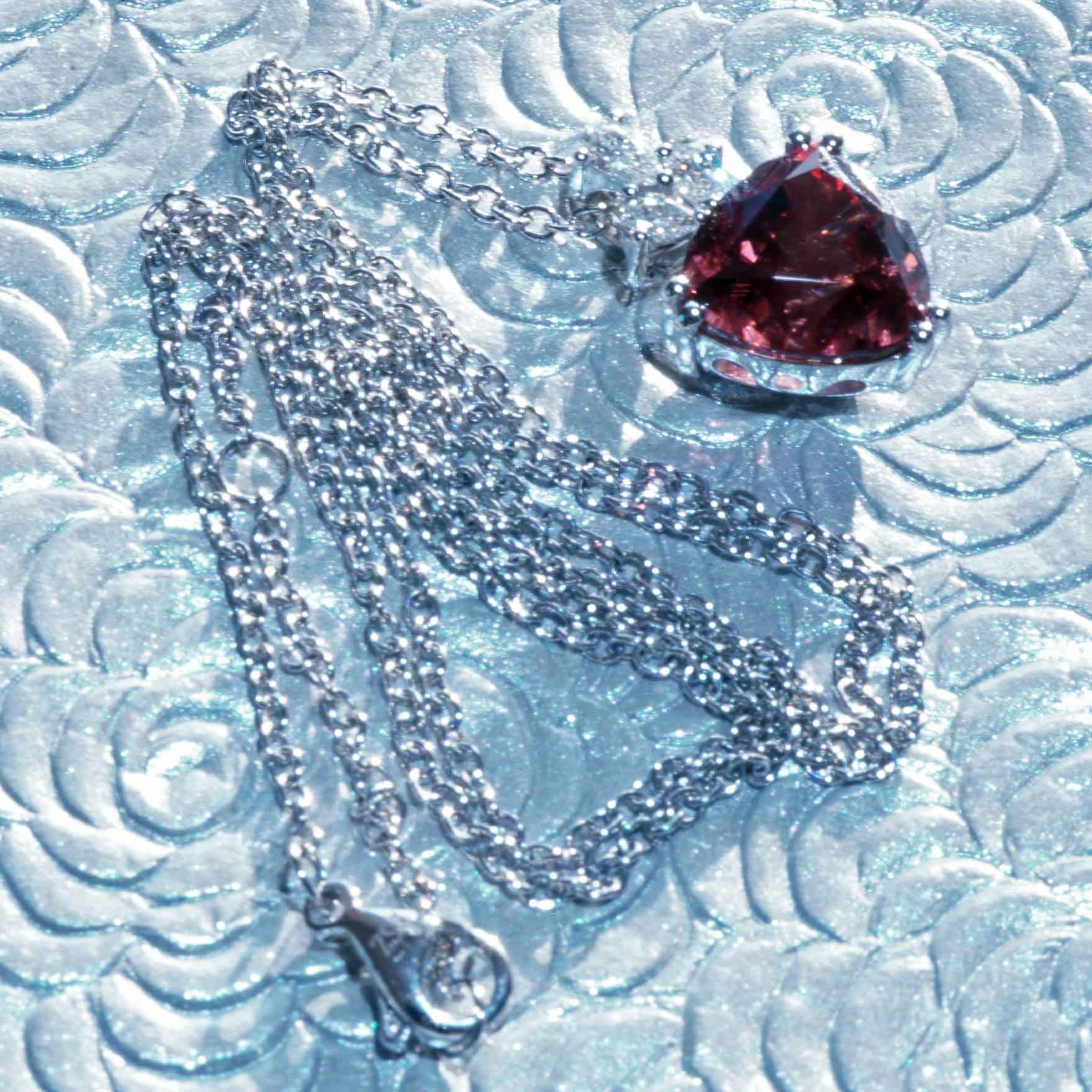 Malaya Garnet Brilliant Necklace 5.47 ct 0.22 ct 750 white gold - the most changeable among the gemstones, color change desired