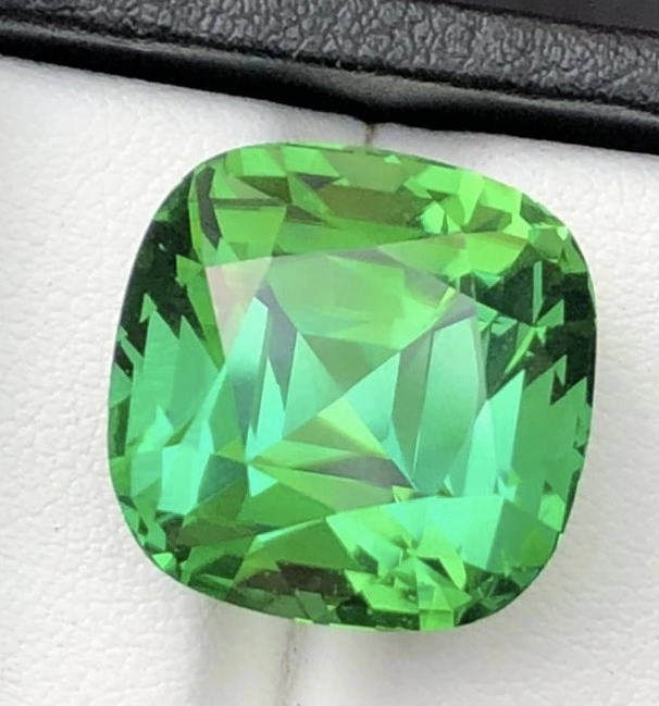Tourmaline Diamond Ring 18kt Rosegold investment gem 25.15 ct Afghanistan green-bluish loupe clean AAA+ 16 x 16 x 14 mm
