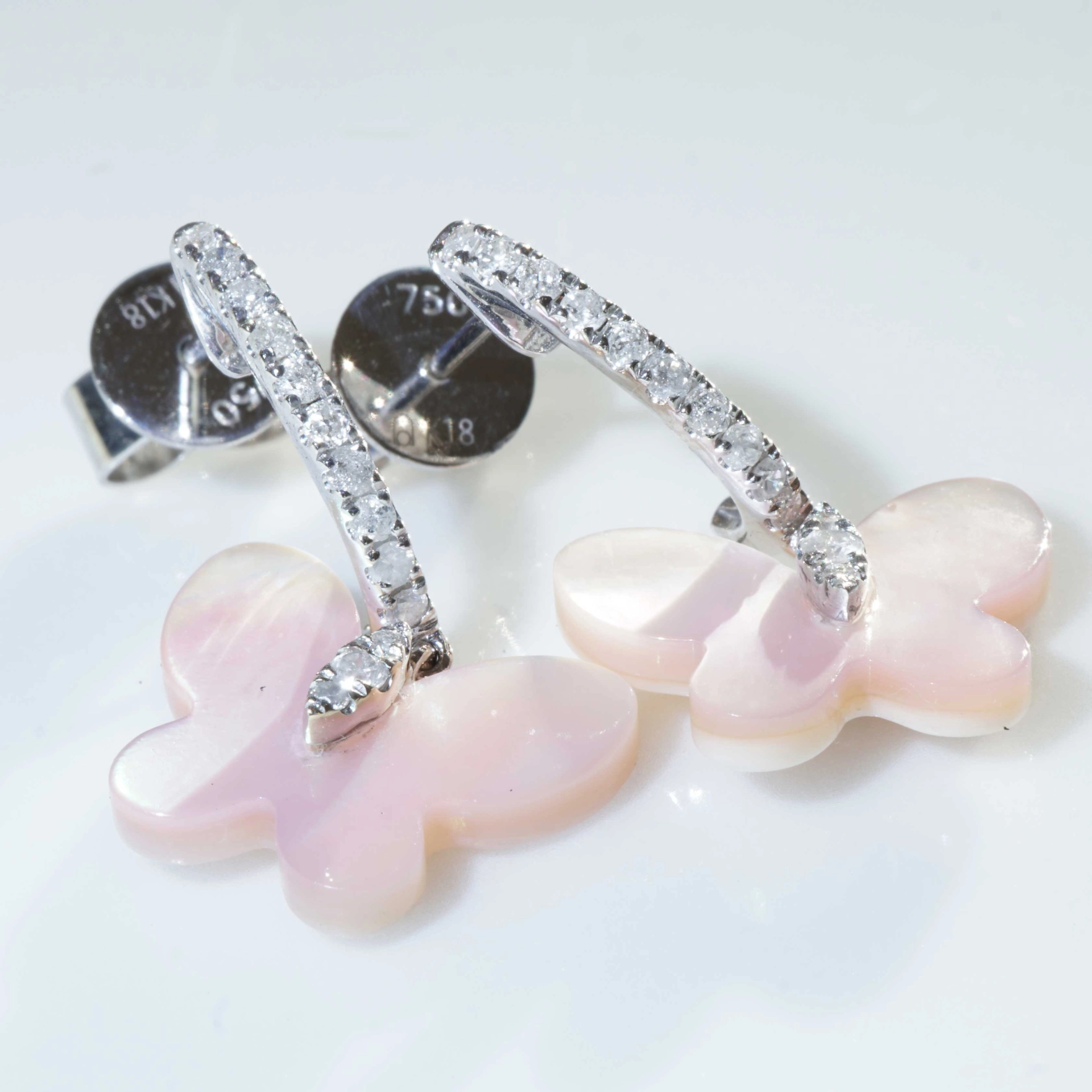 Mother of Pearl Butterfly Brilliant Earrings 18 kt White Gold....fly