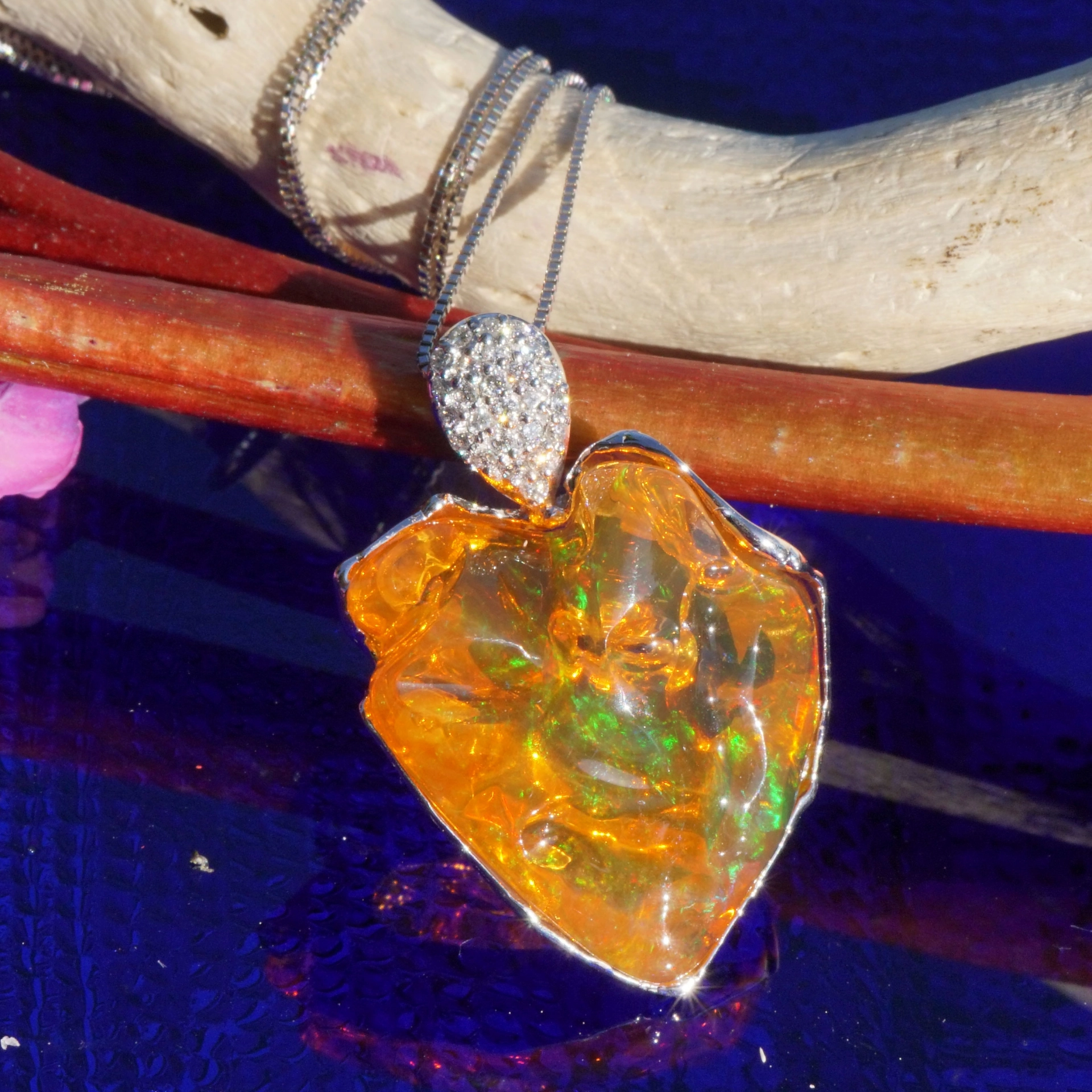 Opal Brillant Anhänger mit Kette in 750er Gold 20.18 ct 0.22 ct AAA+