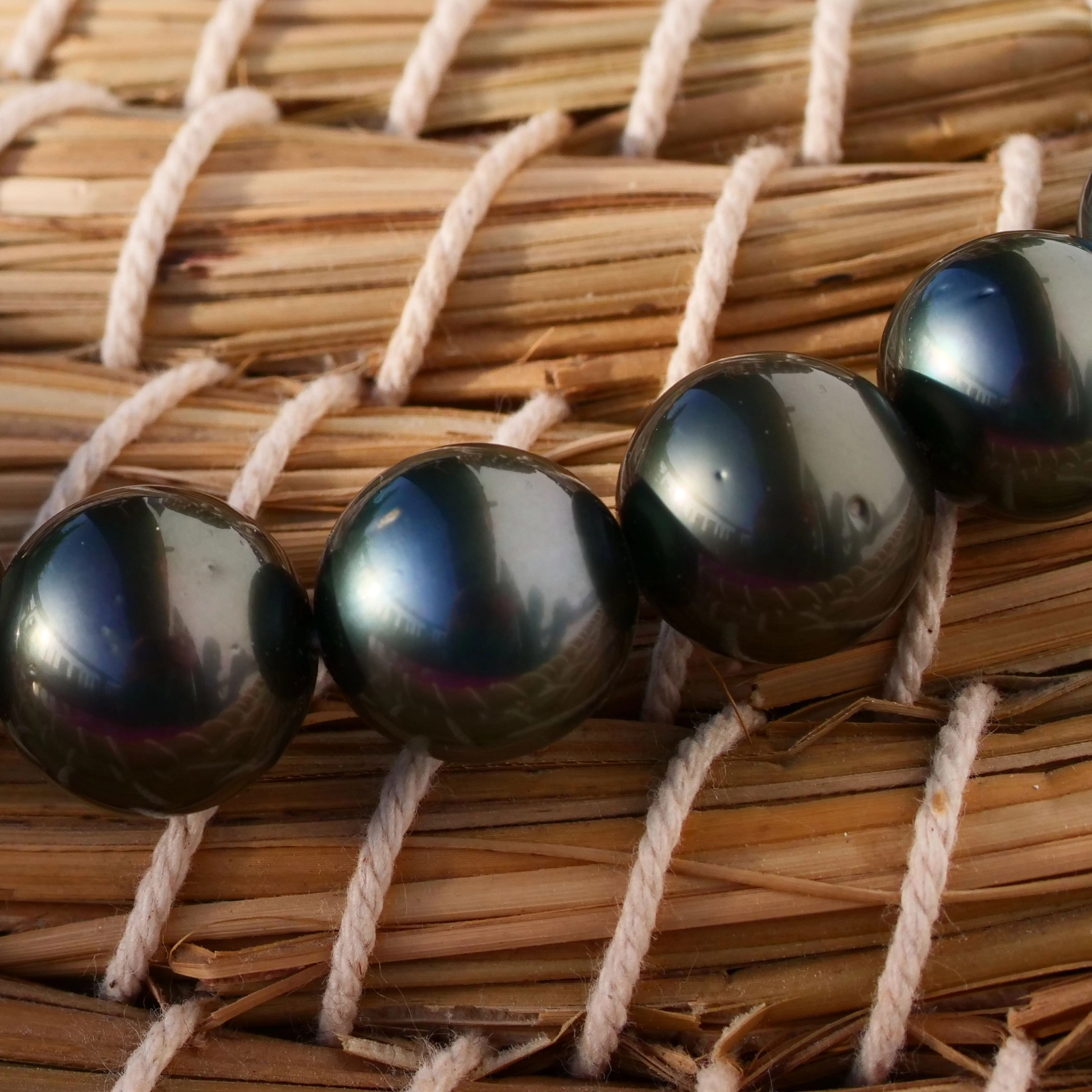 Tahiti Zuchtperl Collier 15,3 x 12,0 mm AAA-AA+ schwarz-antrazit toller Lüster tolle Größe