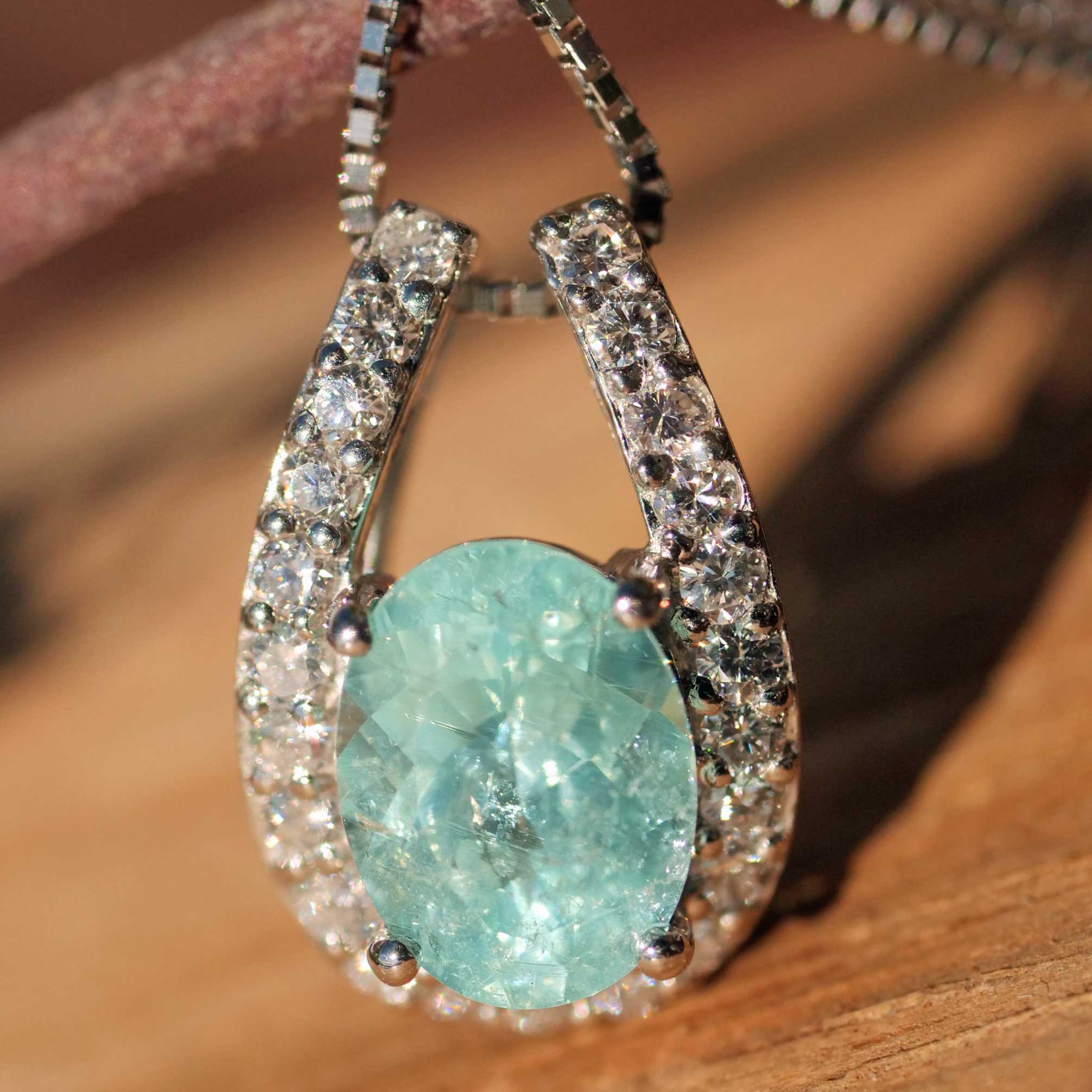 Paraiba Tourmaline Pendant in 900 Platinum with Chain 1.22 ct 0.28 ct Luminous Swimming Pool Turquoise Blue