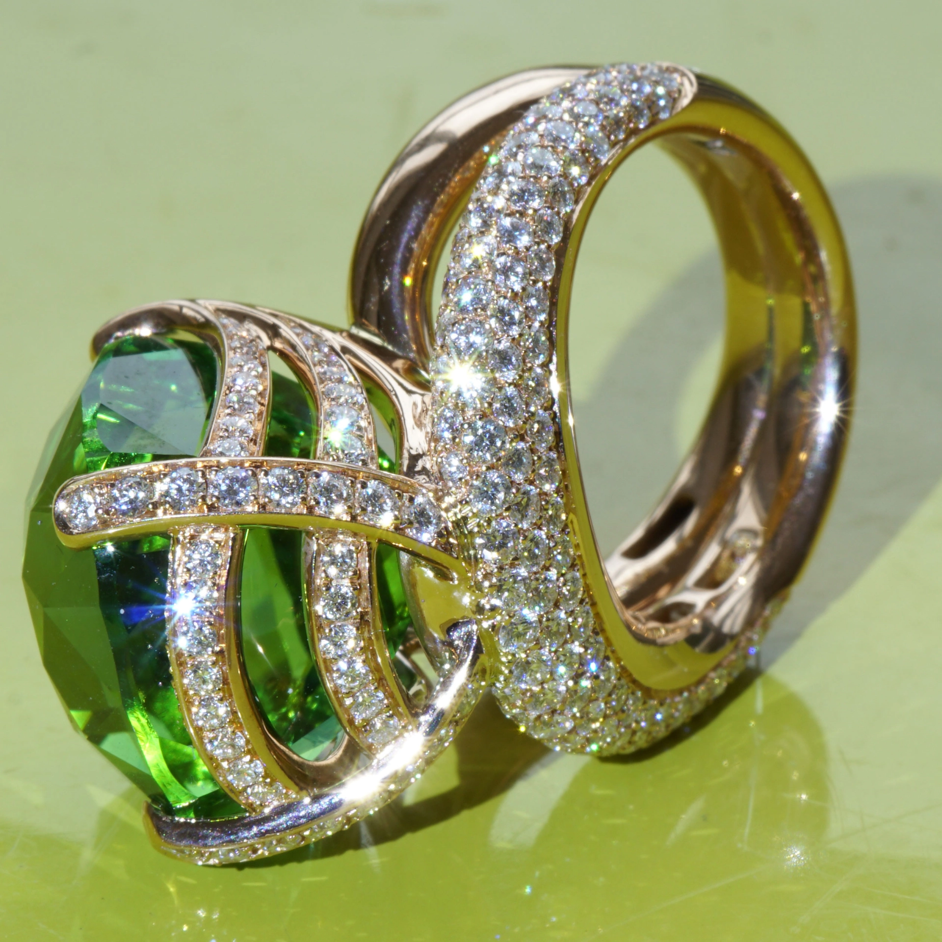 Tourmaline Diamond Ring 18kt Rosegold investment gem 25.15 ct Afghanistan green-bluish loupe clean AAA+ 16 x 16 x 14 mm