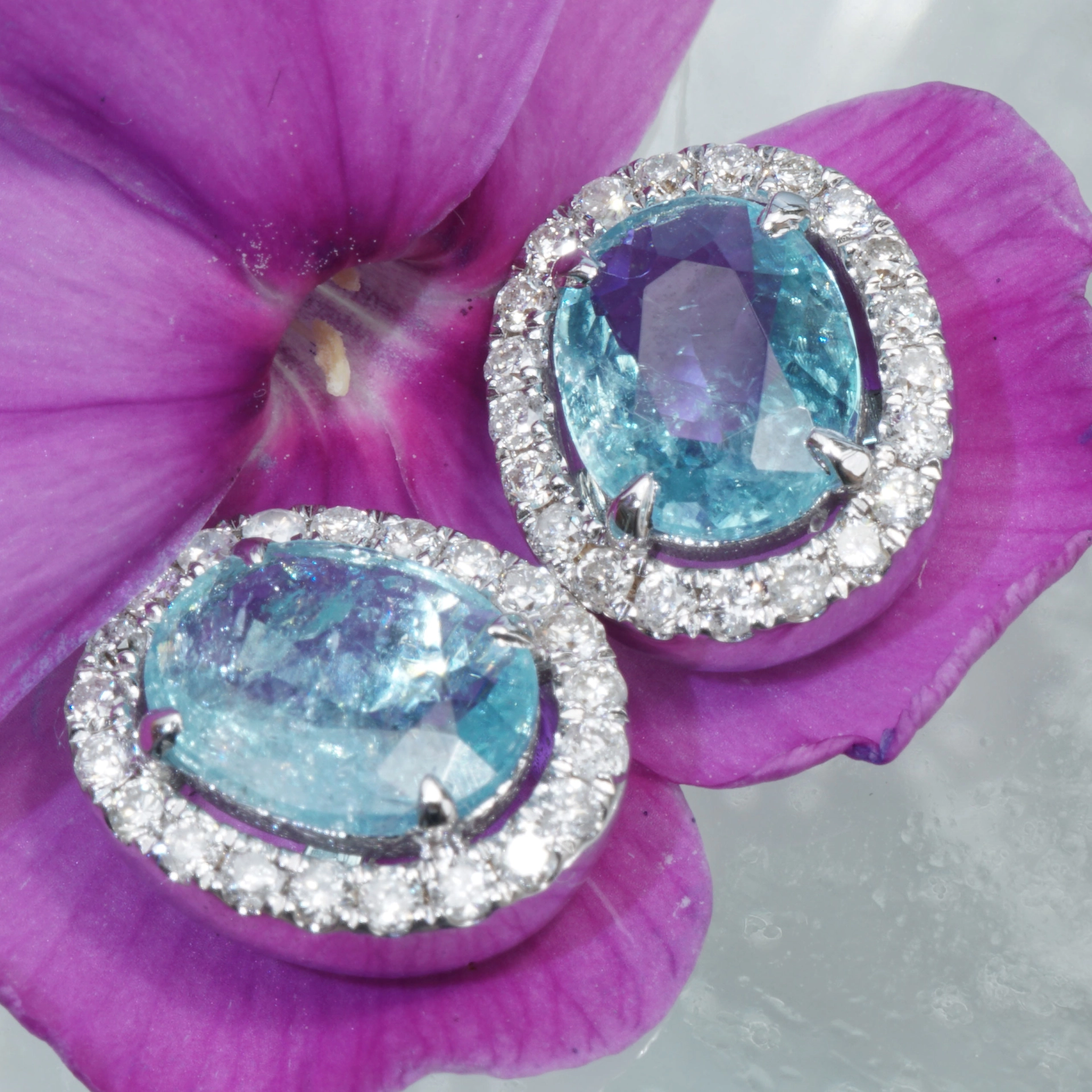 Paraiba Tourmaline Earstuds AAA 18 kt White Gold with Brilliants