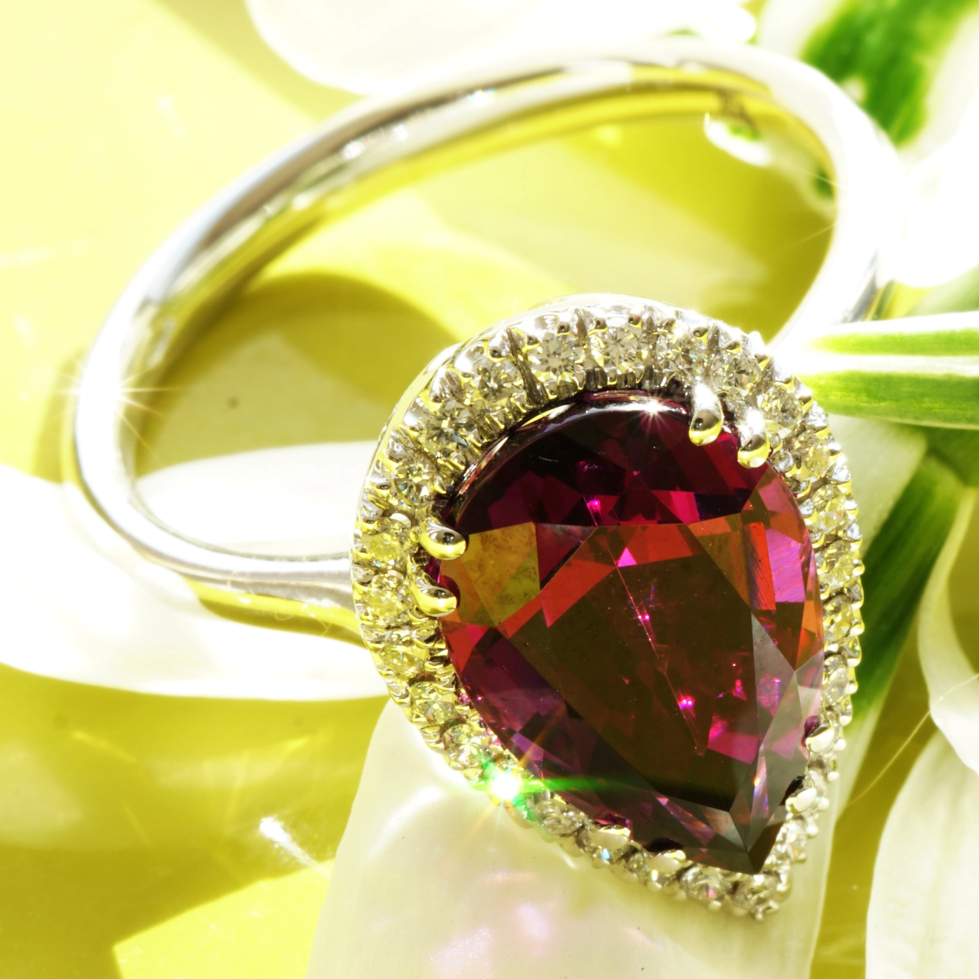 Rhodolite diamond ring 750 white gold, 4.74 ct, Mozambique AAA+ couldn't be better ...