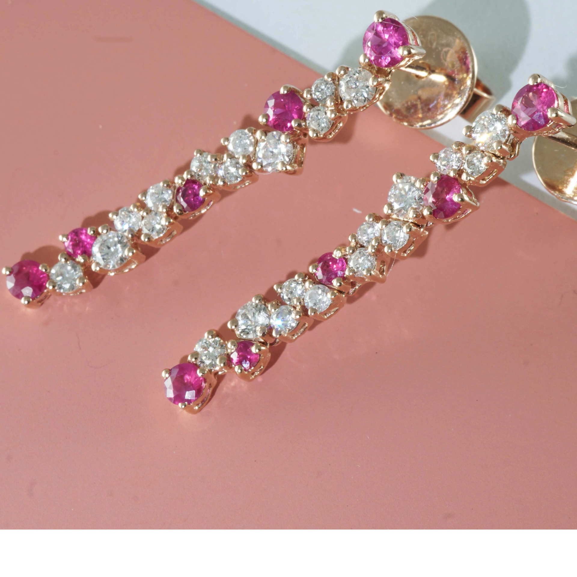 SON04235-Rubin-Brillant-Ohrhaenger-750er-Rosegold-0-40-ct-0-56-ct-unlimited-Glory-tolles-Design Ruby Brilliant Earrings 18 kt Rose Gold...for a glorious Appearance