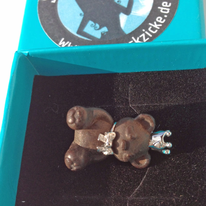 Brillant-Anhänger "Teddybärchen mit Krone", 750/-Weißgold/-18 kt