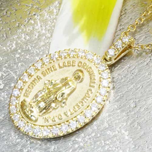 Sweet Madonna Pendant made in Italy, perfectly set in 750 Rose Gold 0.21 ct TW VS