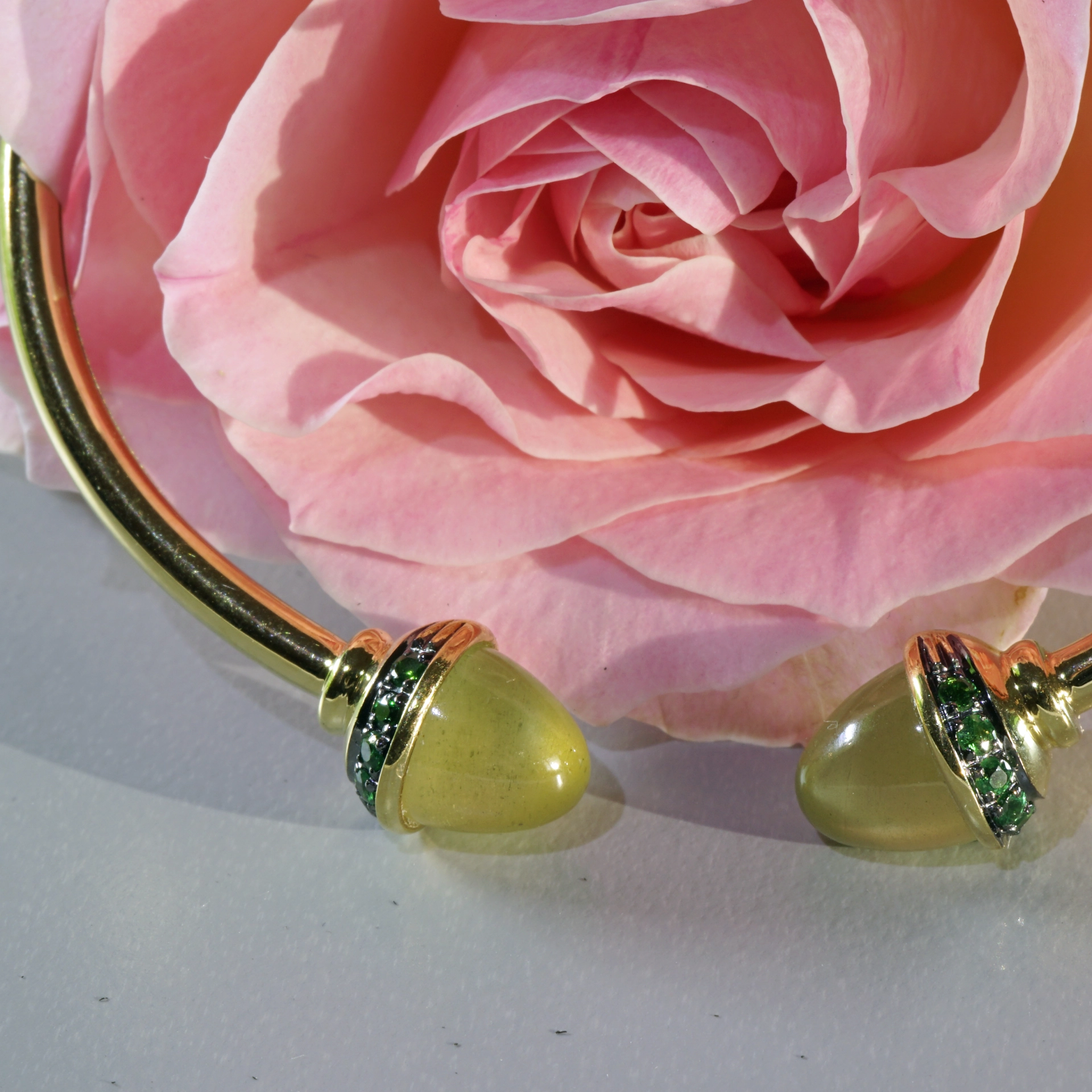 Peridot Tsavorith 18 kt Yellowgold 6.86 ct ...what a combination!