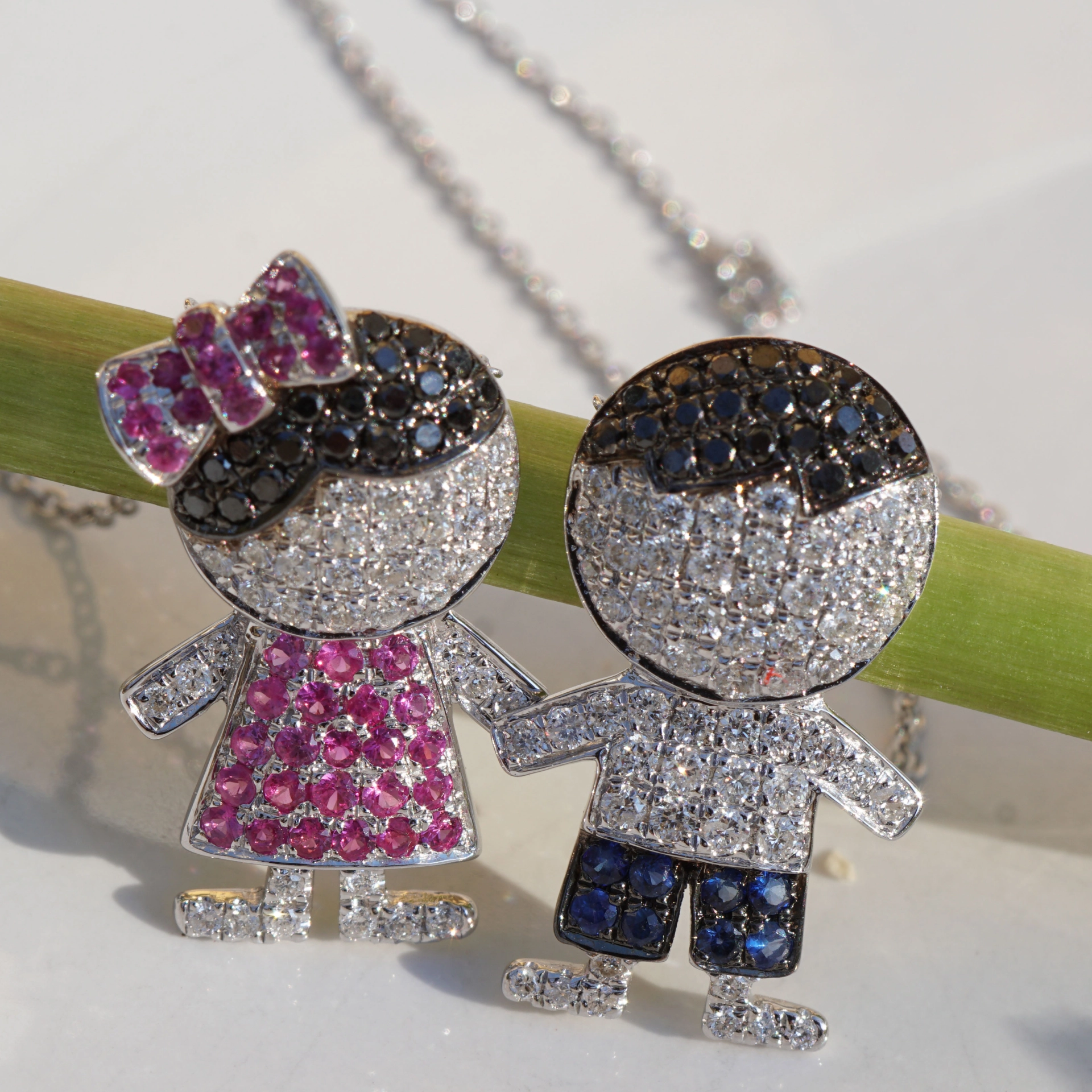 Mädchen Collier 750er Weissgold Diamanten 0.25 ct pink Saphiren 0.20 ct 20 x 13 mm