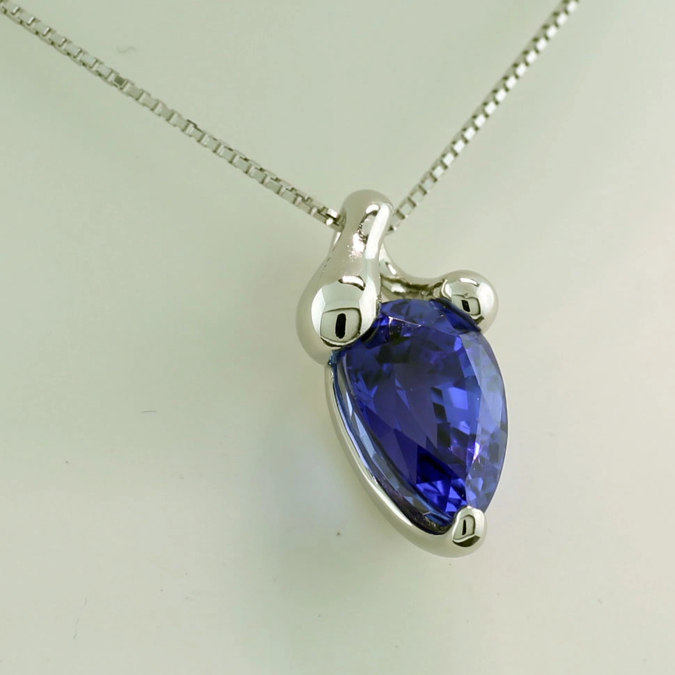 Tansanit Anhänger mit Kette in Platin