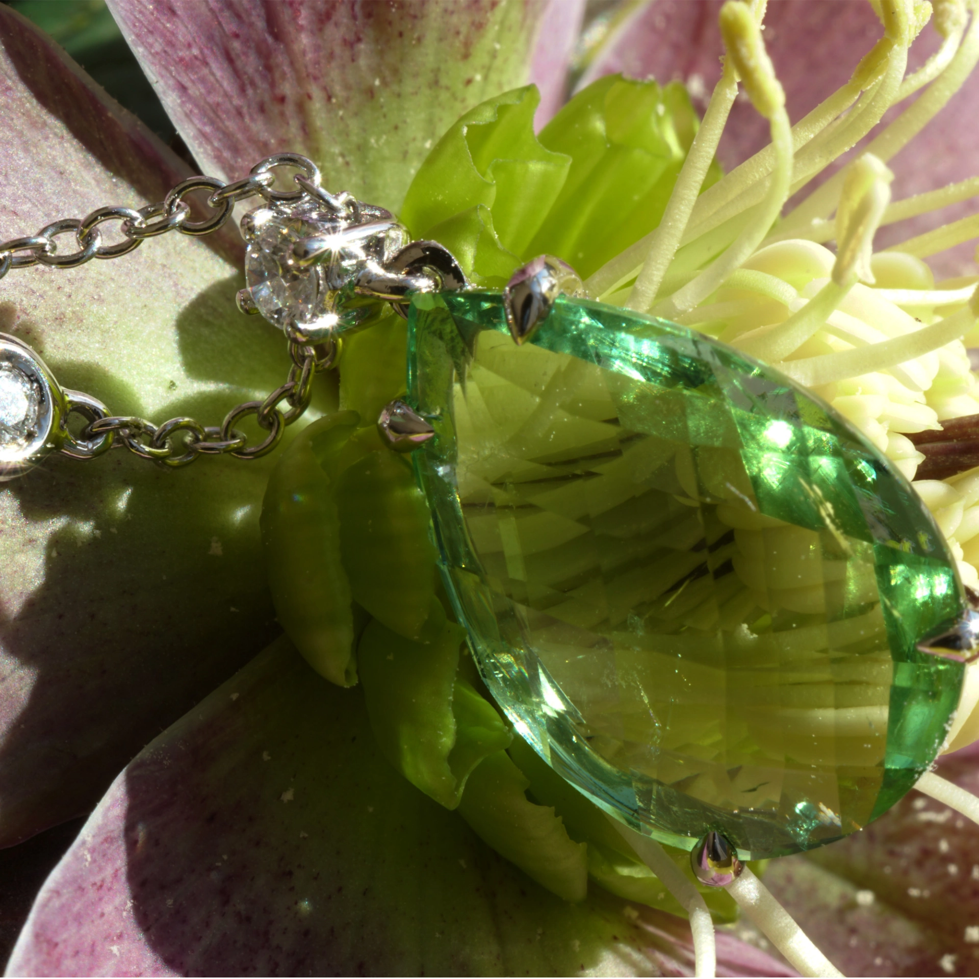 Peridot Brillant Collier 43 cm 750er Weissgold 5 ct 0.13 ct mintfarben Pakistan