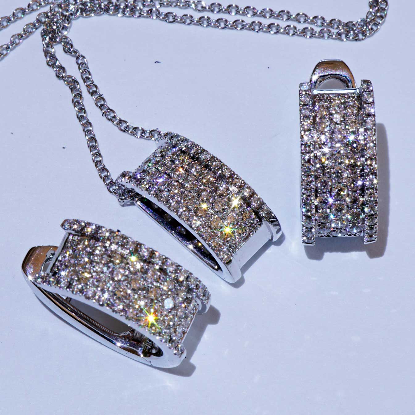 Brilliant Necklace 0.35 ct TW VS White Gold 750 Modern Design.... Carrying is fun !!