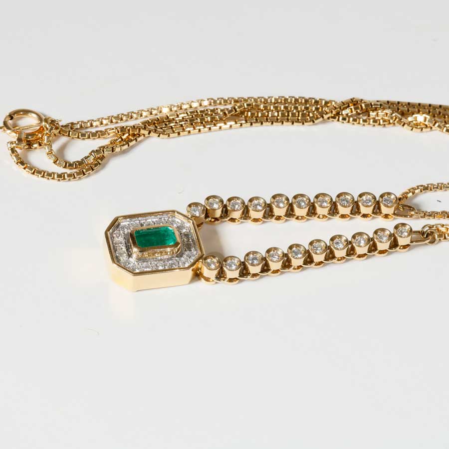 Emerald Platinum Necklace as a classic... beautiful and elegant...0.58 ct