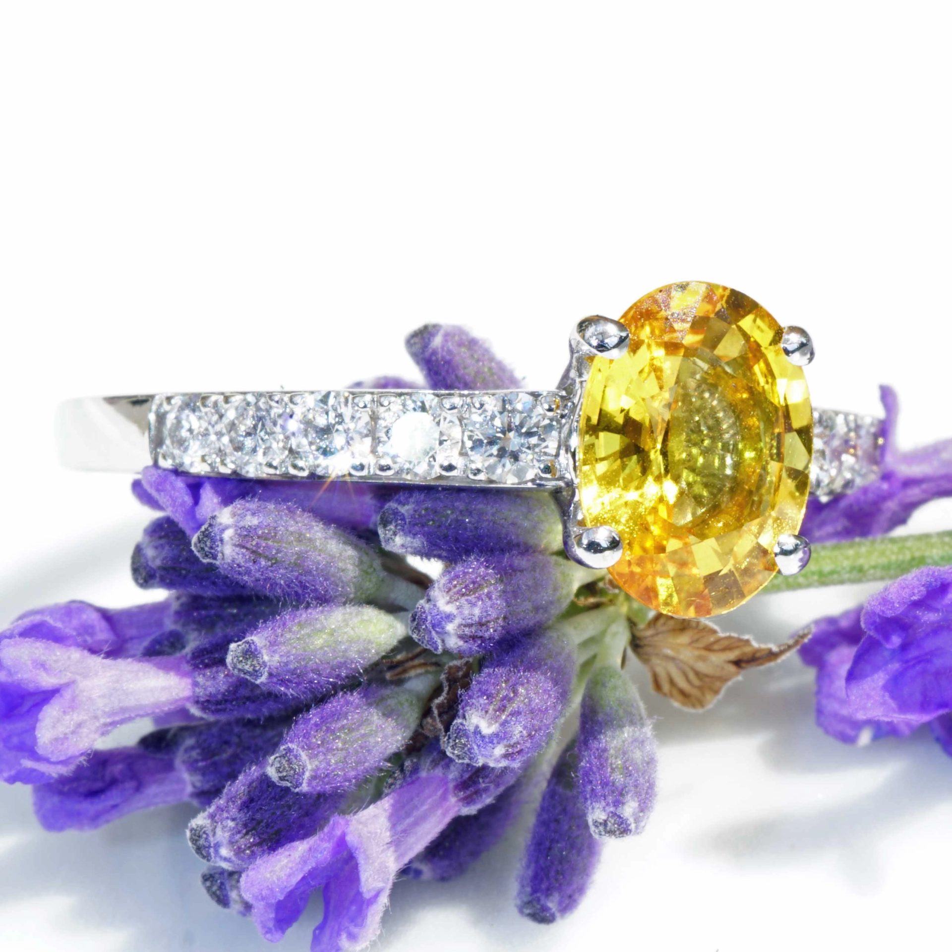 Yellow Saphire Brilliant Ring 18 kt White Gold 1.41 ct AAA+ very fine Jewellery