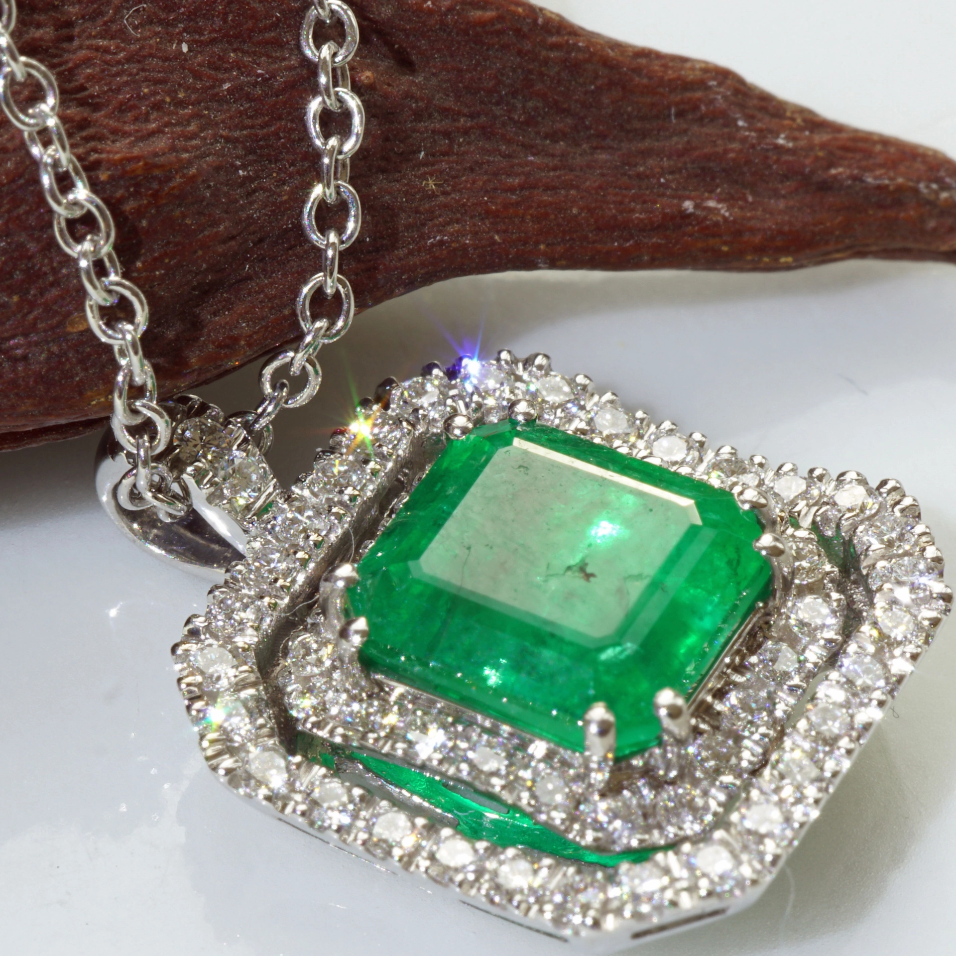 Emerald Diamond Pendant 3 ct Whitegold Panjshir Afghanistan Great Color
