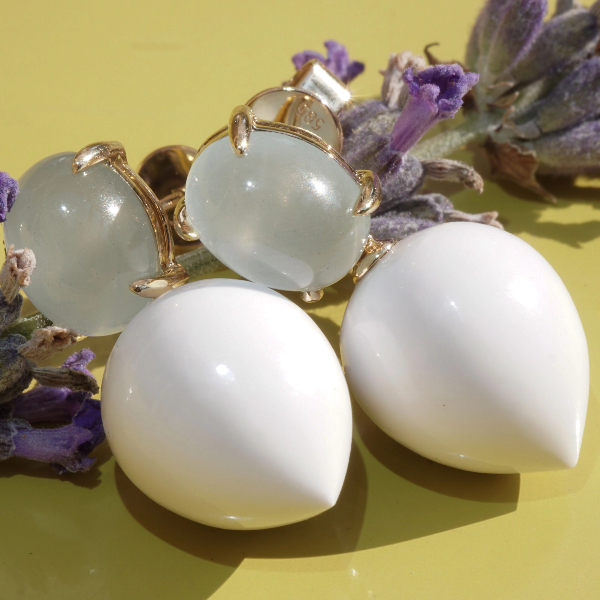 Cacholong Aquamarine Earrings 14 kt Yellowgold....Sky and Snow
