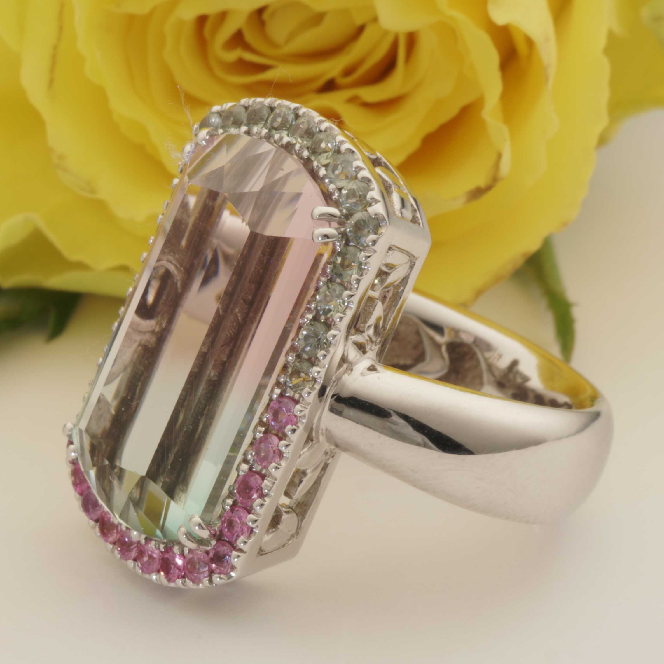 Bicolor turmalin great natural color baby pink greenish blue loupeclean 14.85 ct Afghanistan