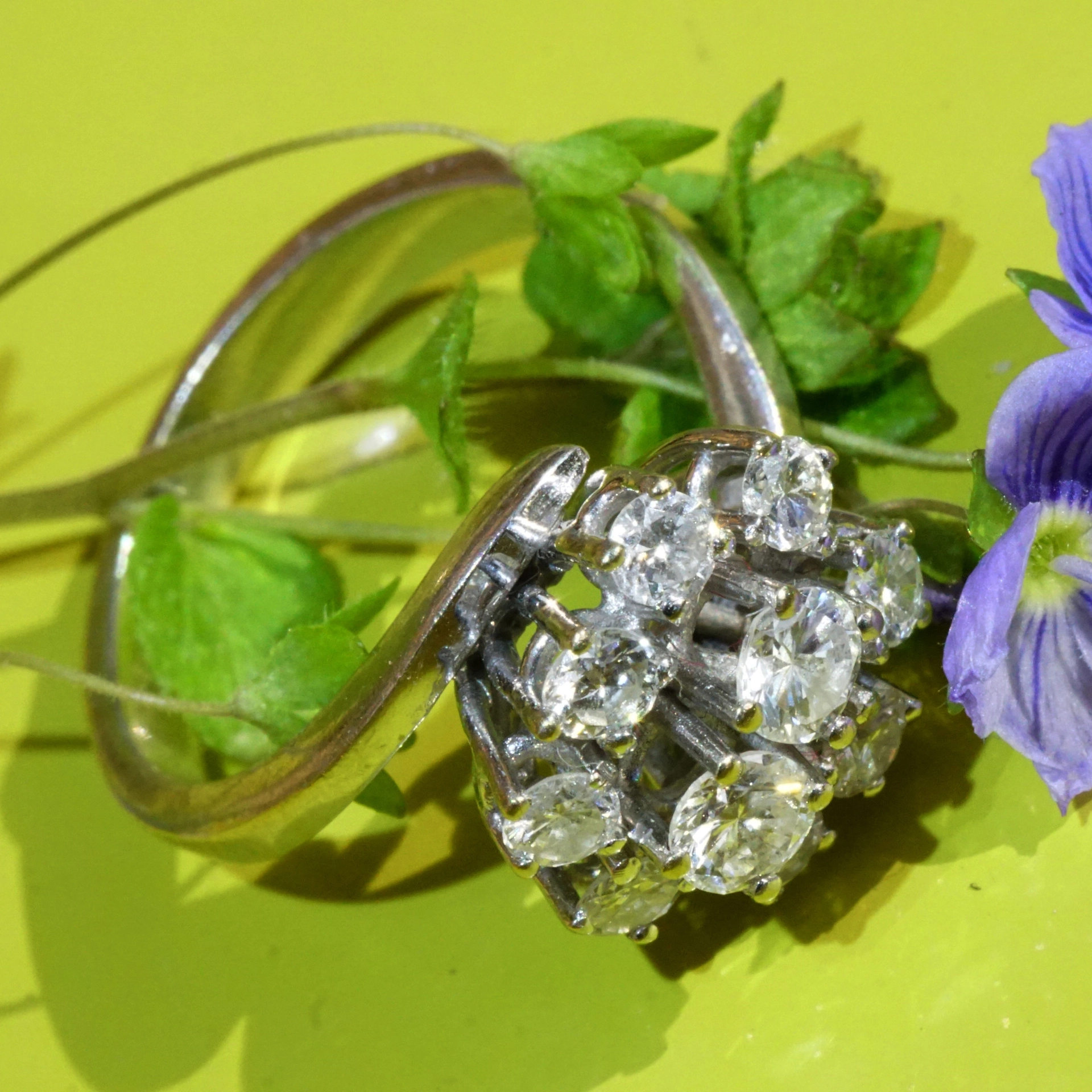 Brilliant Ring 1 ct Diamonds...what a charming Style