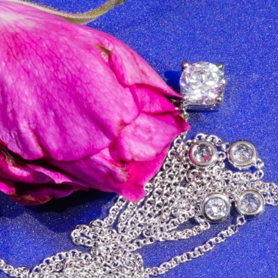 Round full cut brilliant approx. 0.60 ct D (very fine white) / SI2 (small inclusions) with GIA report