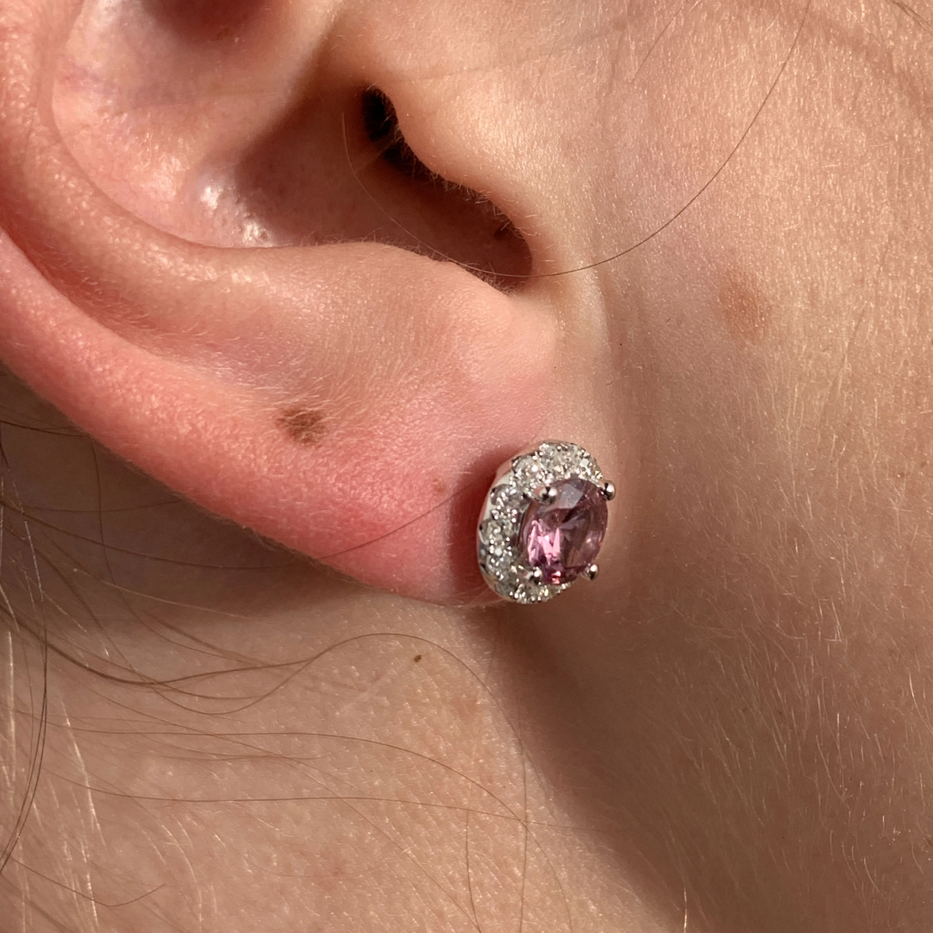 Malayer Granat Diamant Ohrstecker AAA+ 9 mm 750er Weissgold W SI Top Farbe leuchtend pink l.orange
