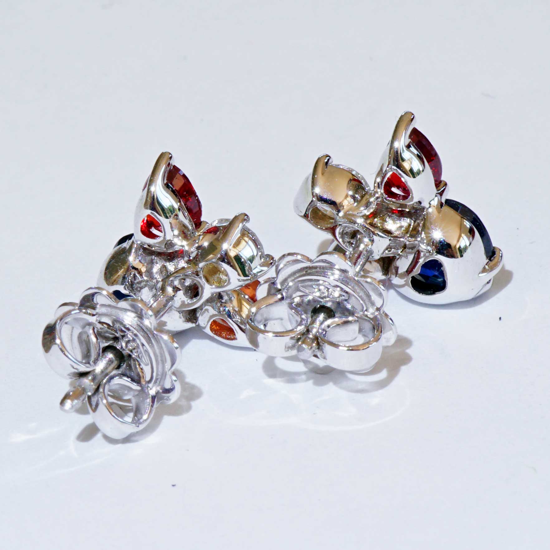 Saphire Diamond Earsticks 18 kt Whitegold...Four Colors create a high Color Tension