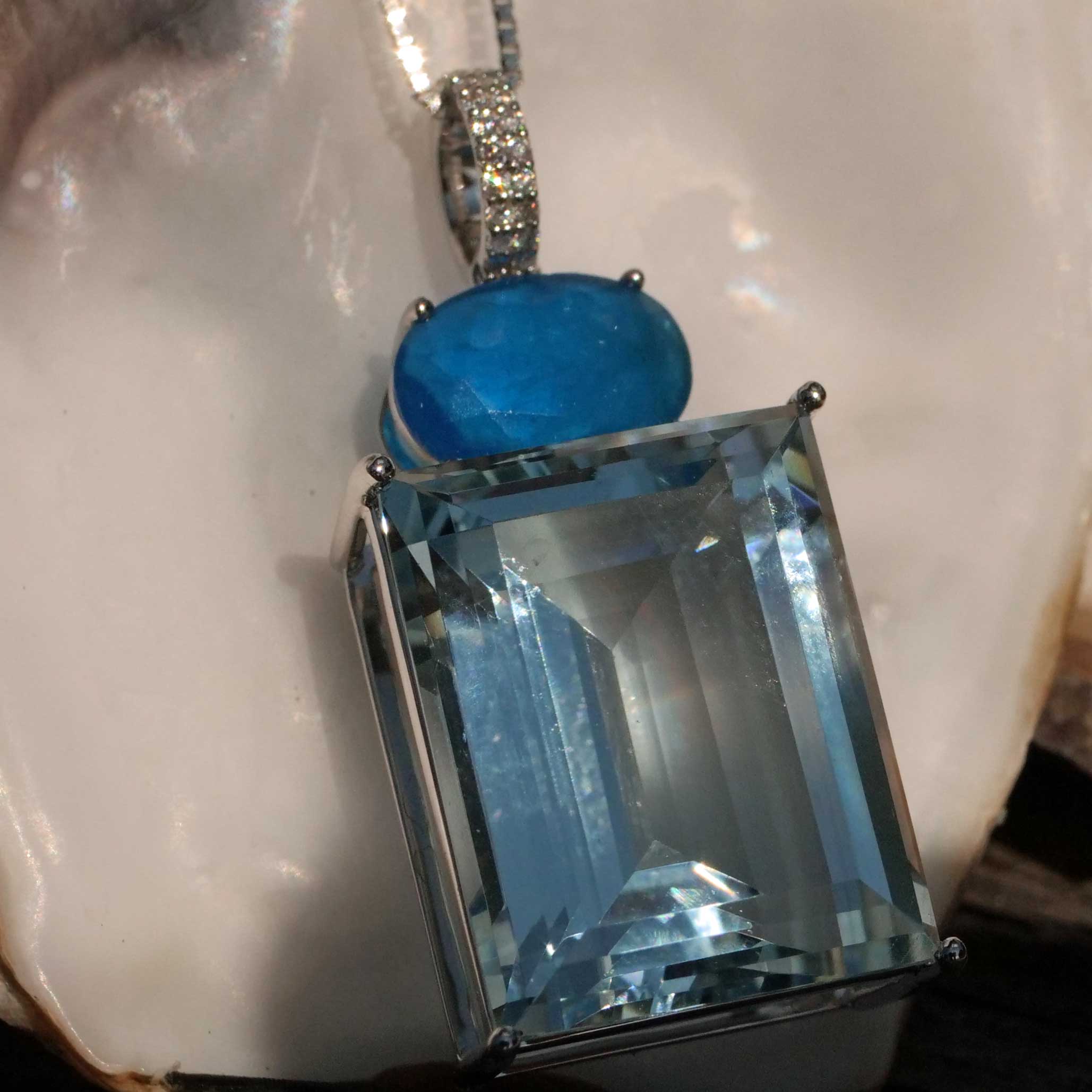 Aquamarine Neon Apatite Brilliant Pendant 585 White Gold 15.46 1.39 0.05 ct....What shades of blue