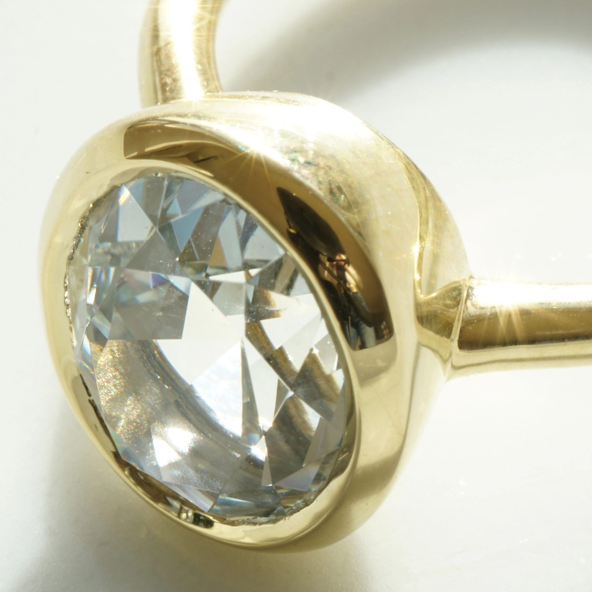 Goshenite beryl ring 4.82 ct, 750 yellow gold Mozambique ... colorless pure form