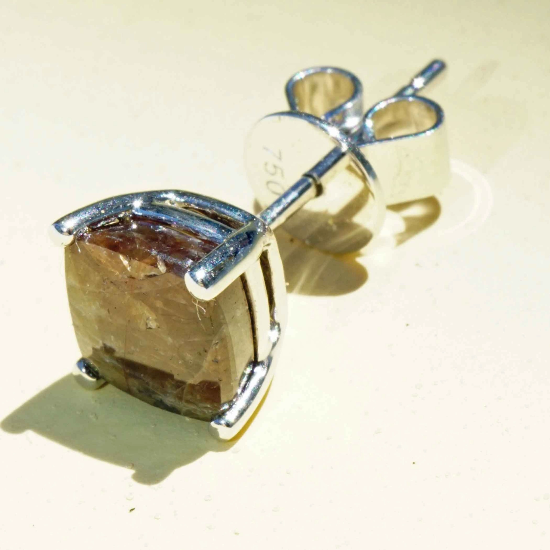 Single ear stud with a rare gold colored sapphire