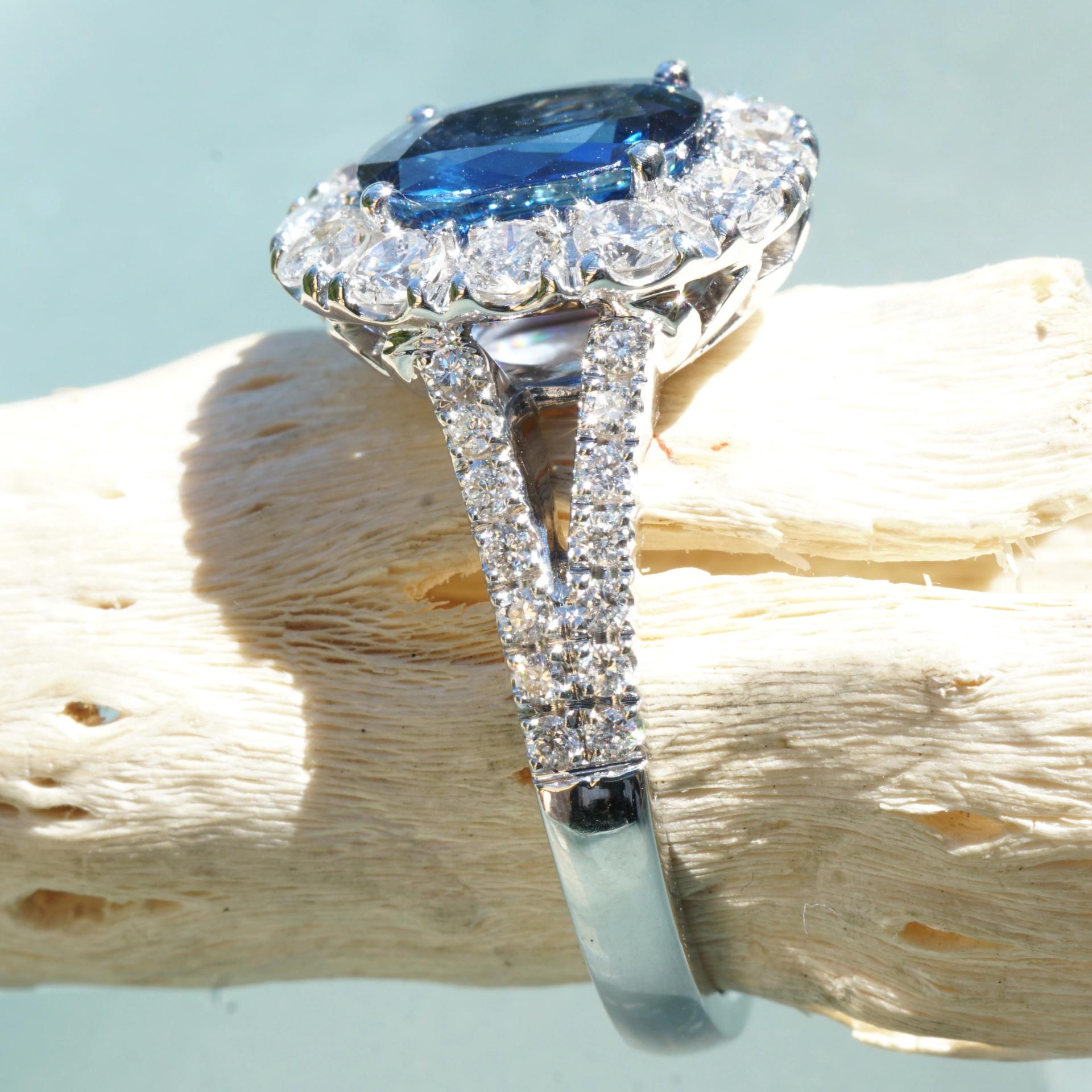 Saphire Diamond Ring 750 Whitegold ....High-End Piece of Jewelry