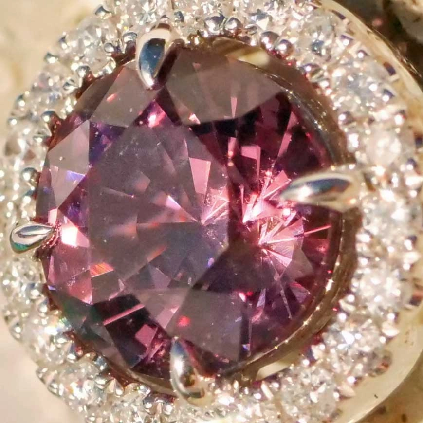 Spinel Brilliant Pendant 1.50 ct 0.14 ct TW VS..natural Color pink-violet-aubergine 18kt White Gold