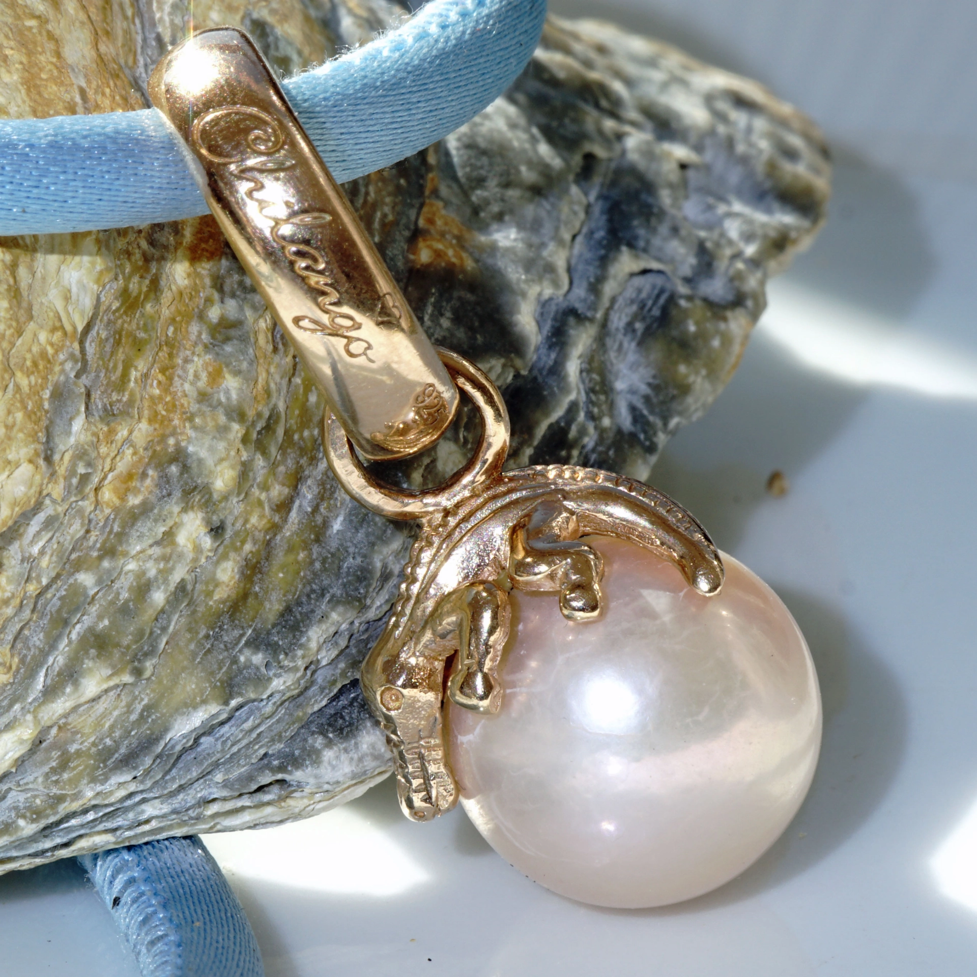 The best Silver Jewelery forever....Pendant Crocs Pearl