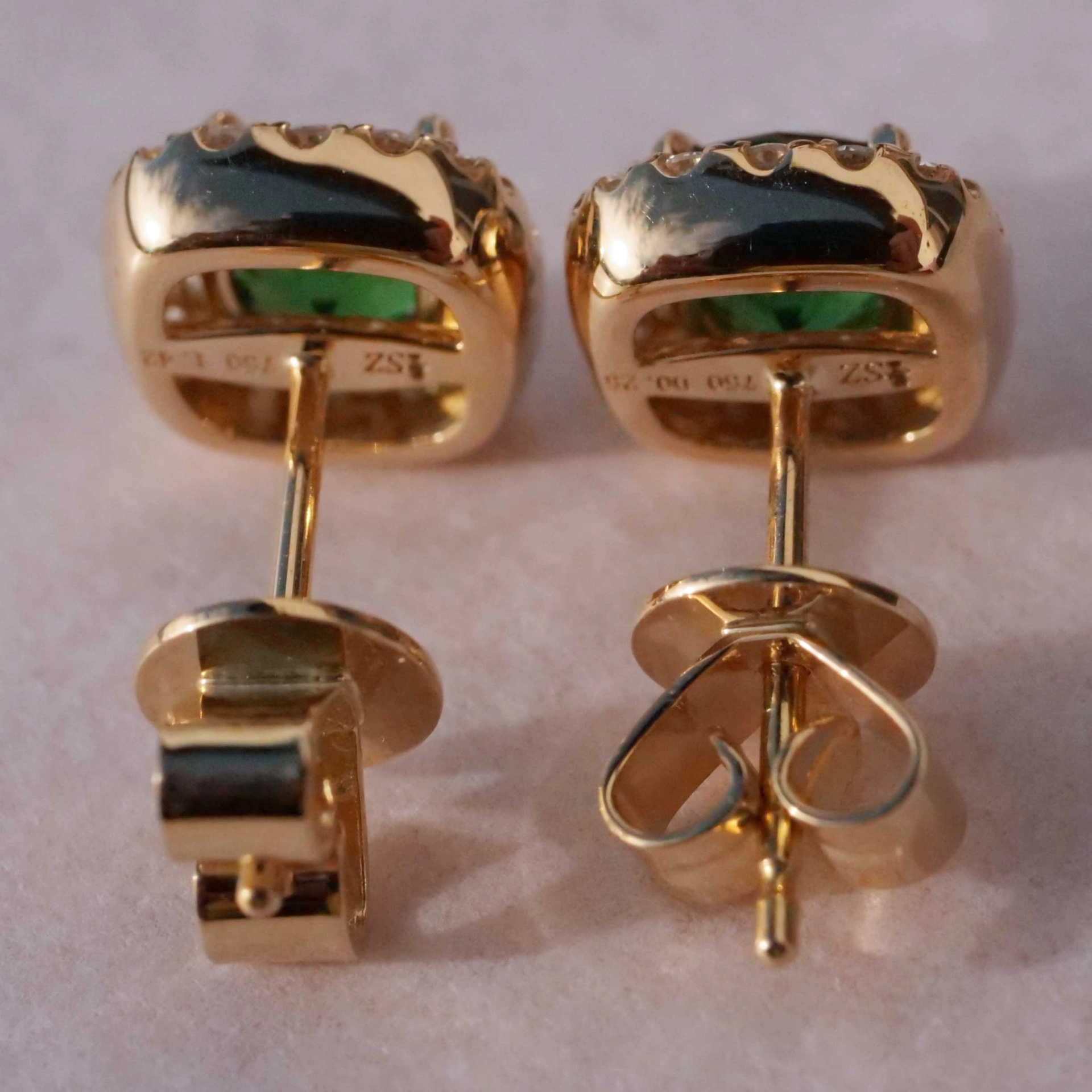 Tsavorith Brilliant Earstuds 18 kt Yellow Gold 1.42 ct 0.25 ct...what a amazing Color