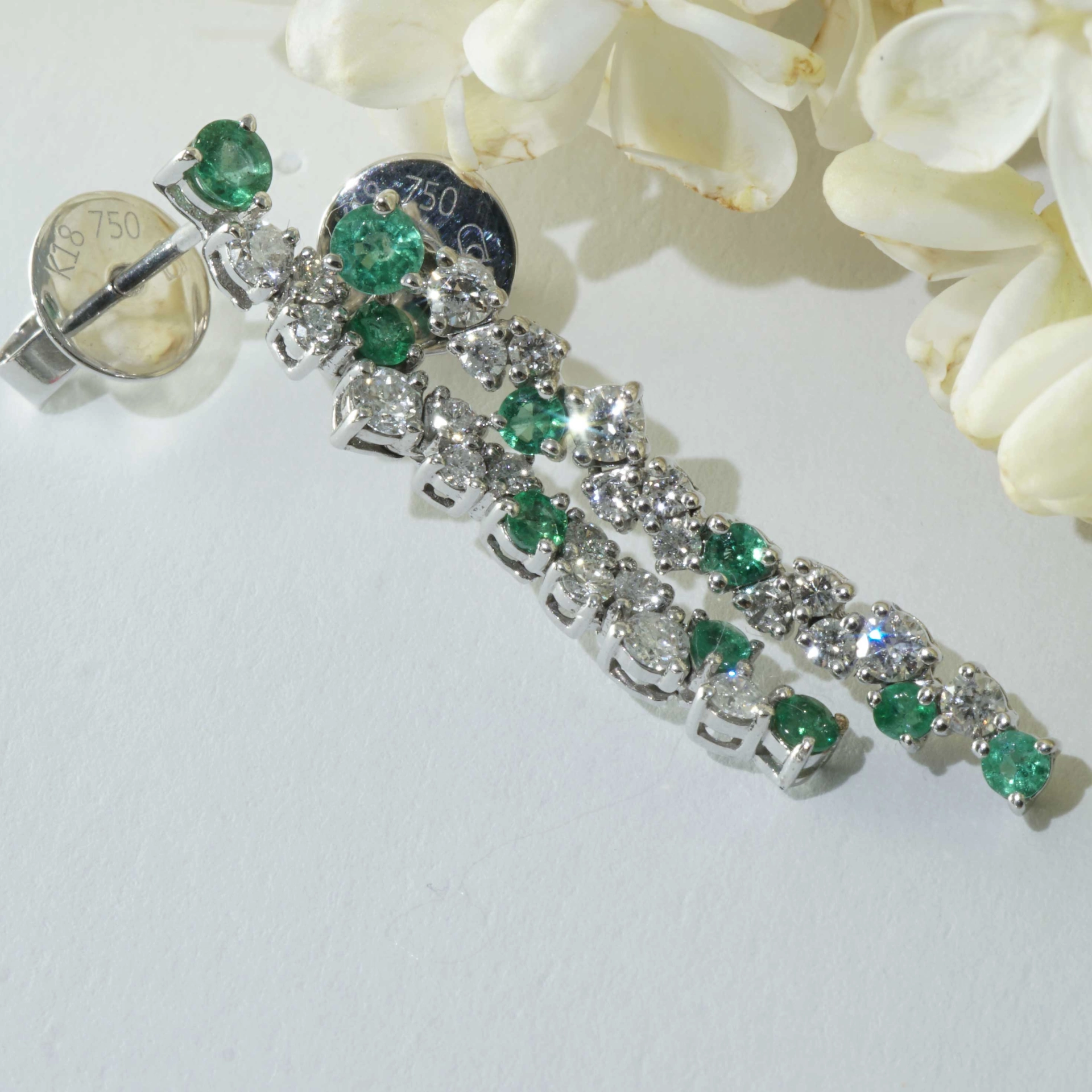 Emerald Brilliant Earrings 18 kt White Gold...for a glorious Appearance