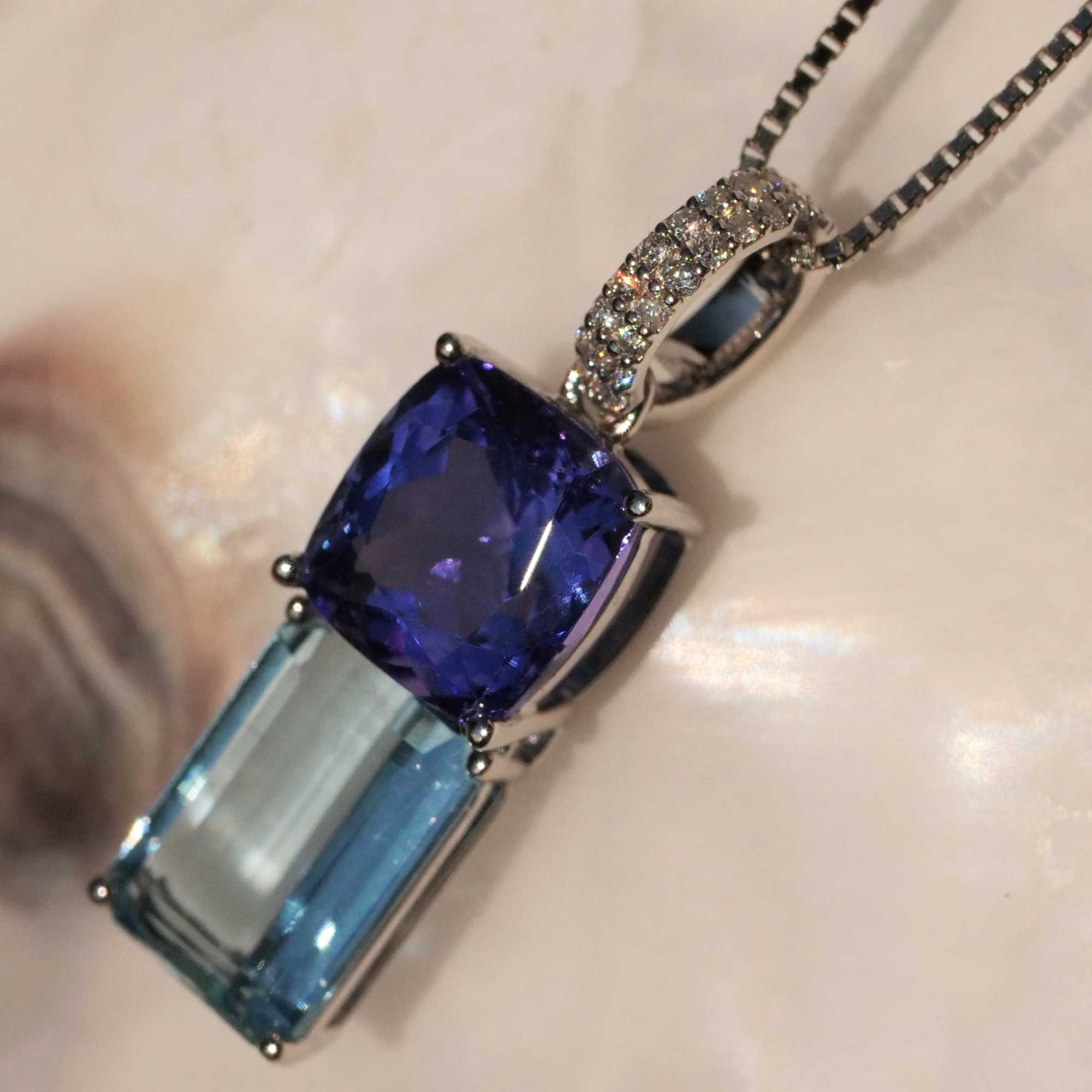 Aquamarine Tanzanite Brilliant Pendant 750 white gold from Tanzania and Brazil..what colors