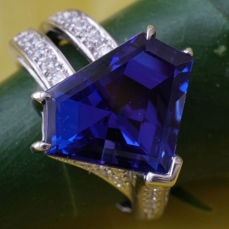 Tansanit-Brillant-Ring-900er-Platin-7.91 ct-0.40 ct