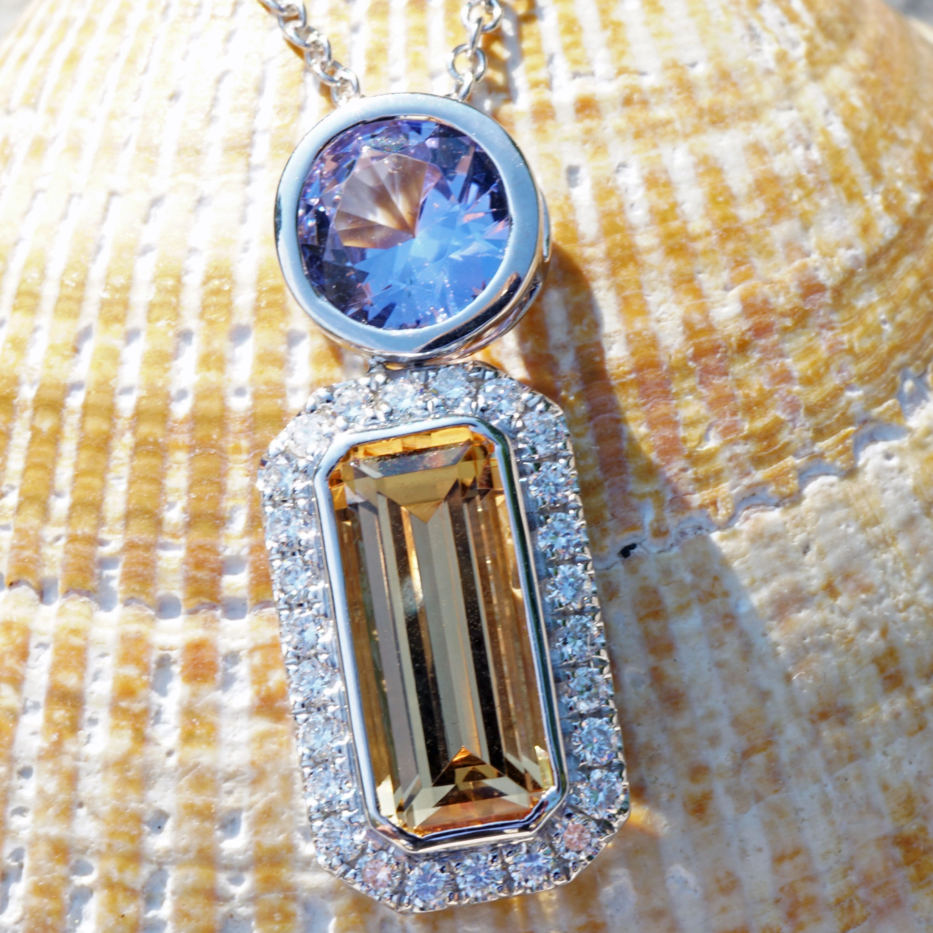..what kind of color...imperial gold and blue-viloet...natural colors