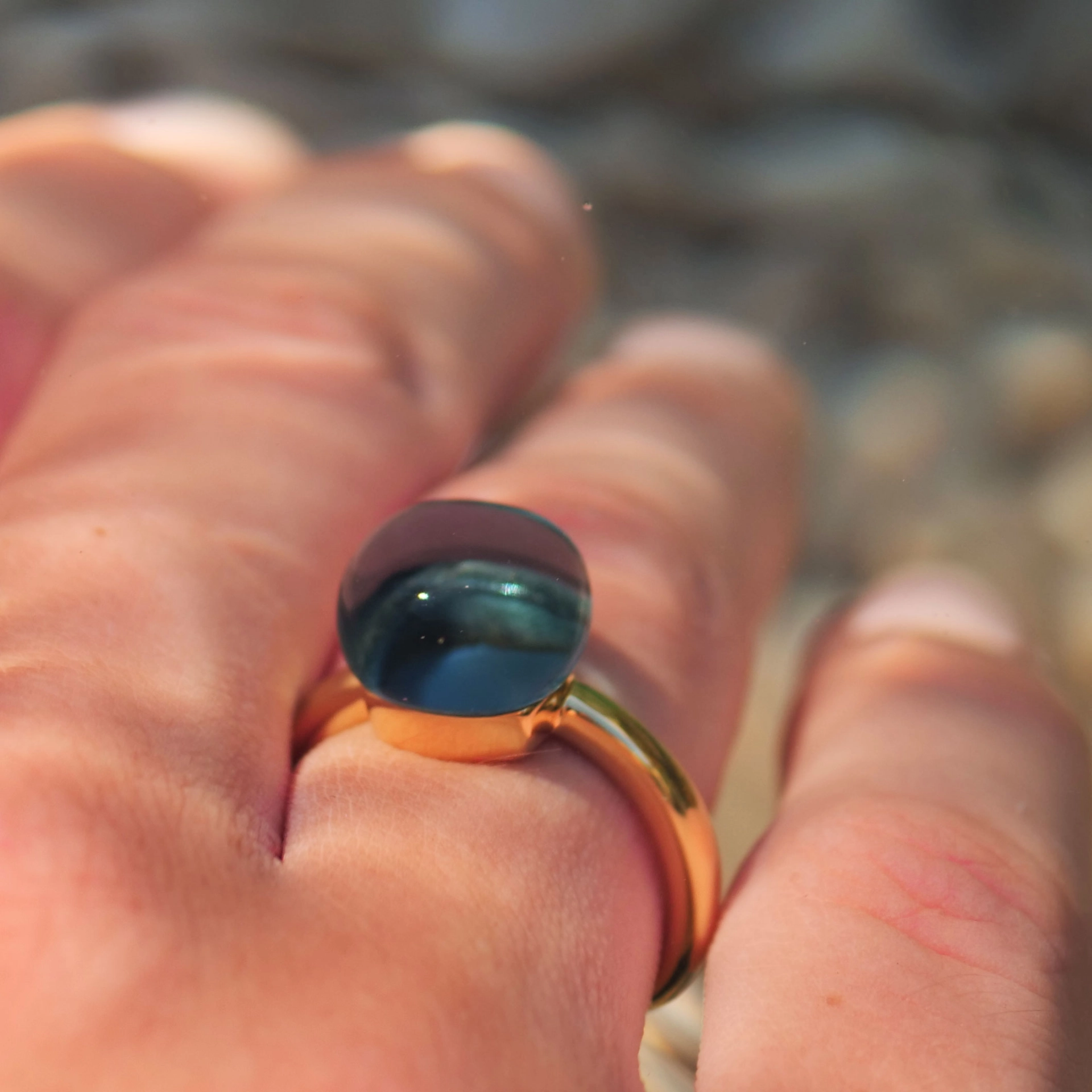 Bluetopaz Brilliant Ring 18 kt Yellow Gold...perfekt floating Effect