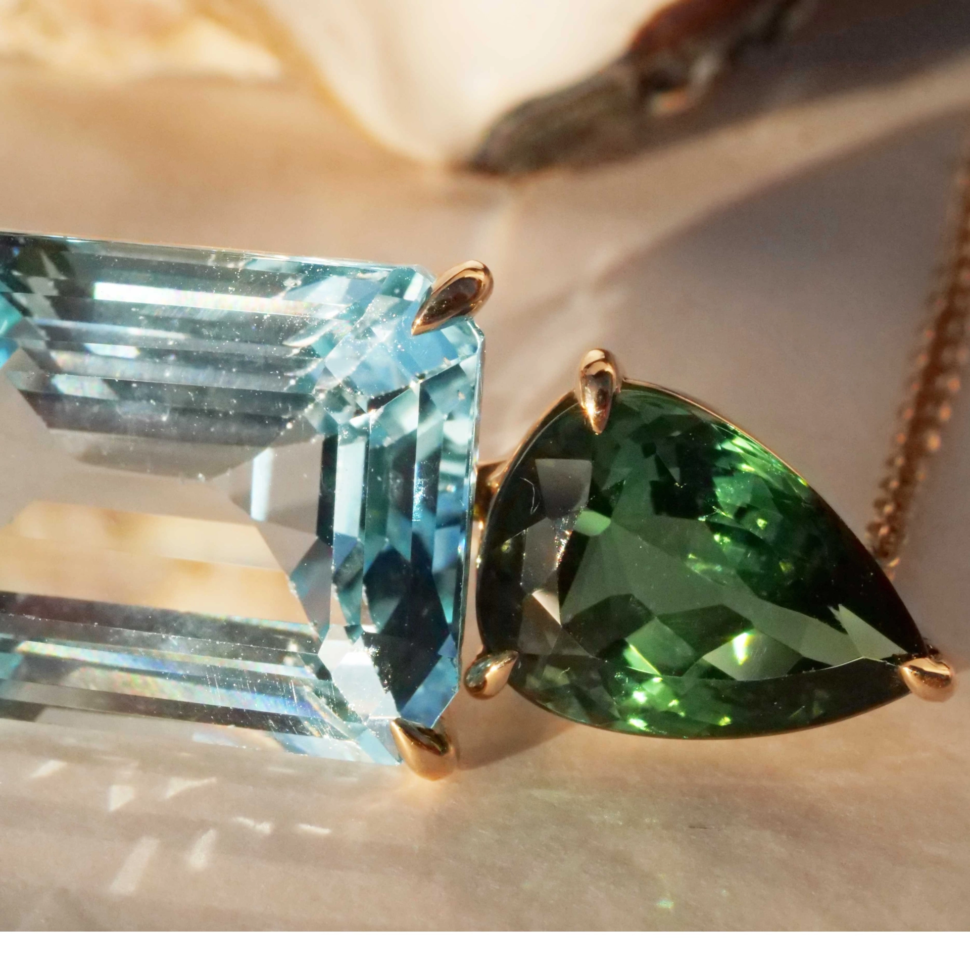 Turmalin Bluetopaz Pendant with incredible luminosity 18 kt Yellow Gold blue and  green 
