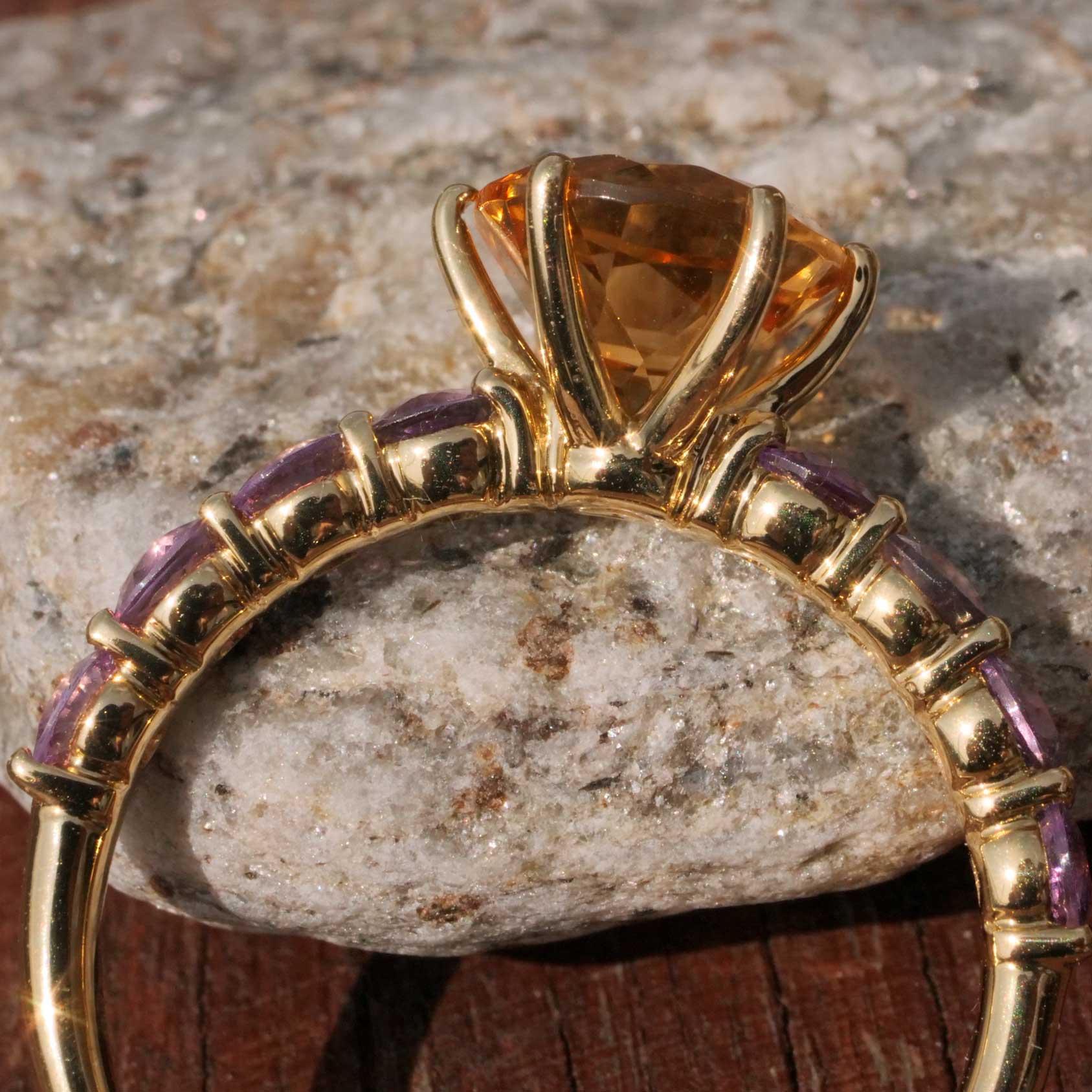 Cool Color Gemstone Jewellery I Sapphire Citrin Ring in 750 Yellow Gold 2.63 ct in gold-yellow and muscatviolet